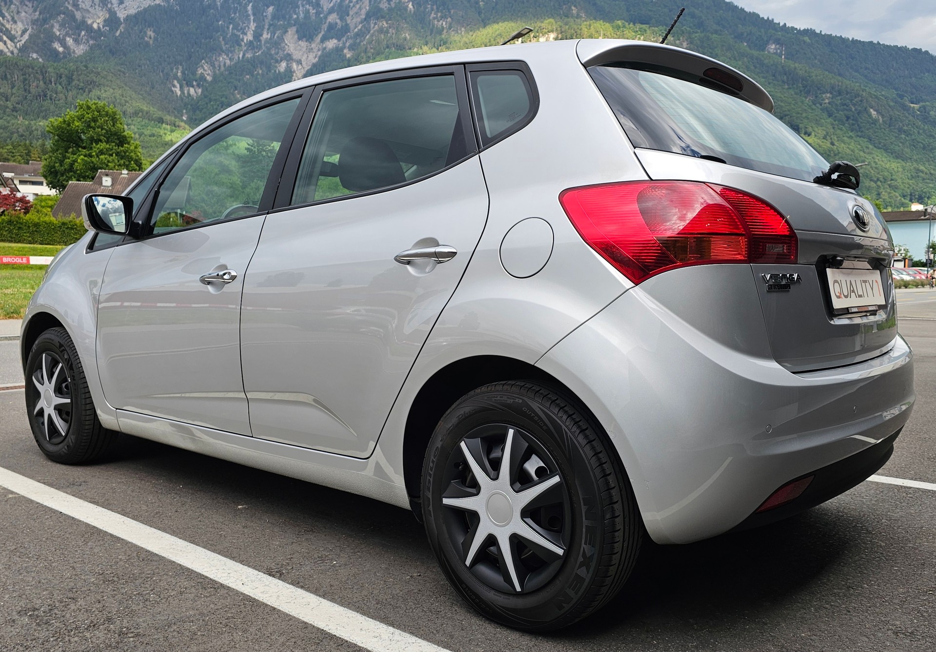 KIA Venga 1.6 CVVT Style Automatic-image-2