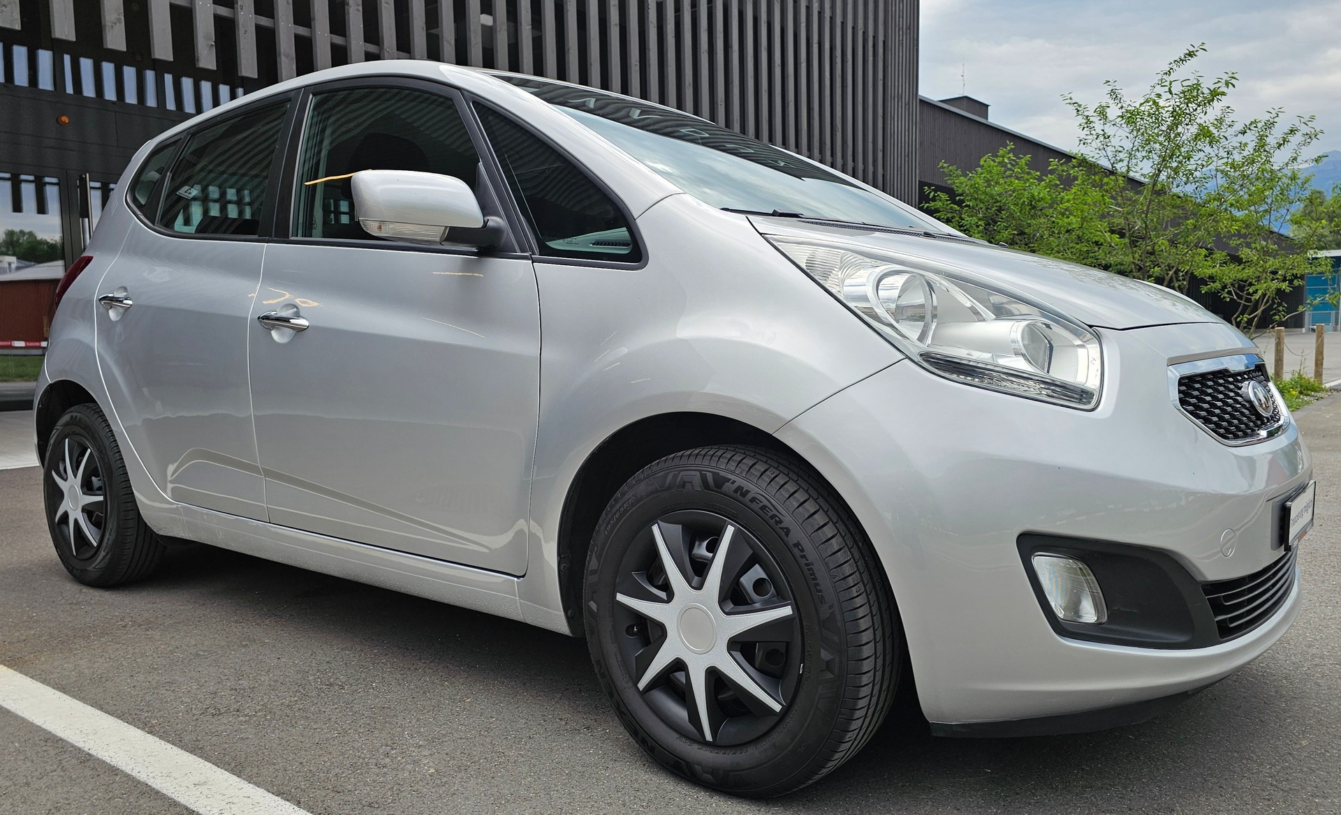 KIA Venga 1.6 CVVT Style Automatic-image-3