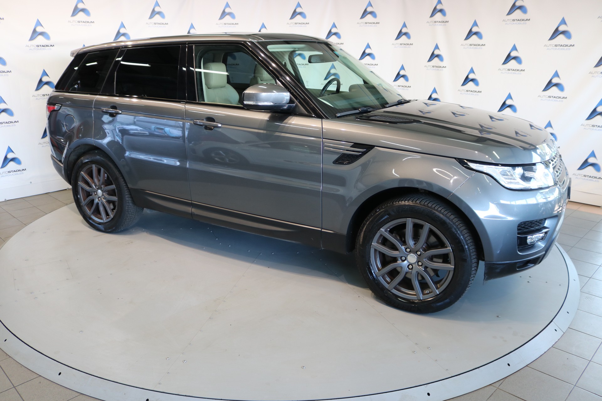 LAND ROVER Range Rover Sport 3.0 TDV6 SE Automatic-image-23