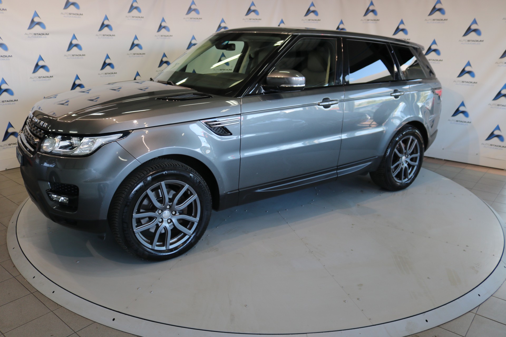 LAND ROVER Range Rover Sport 3.0 TDV6 SE Automatic-image-12