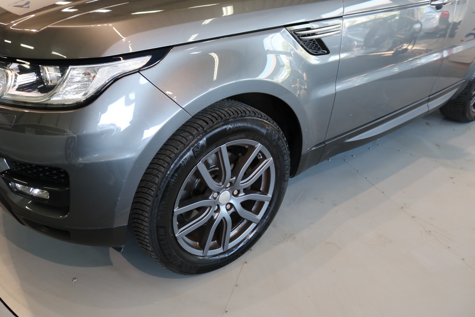 LAND ROVER Range Rover Sport 3.0 TDV6 SE Automatic-image-25