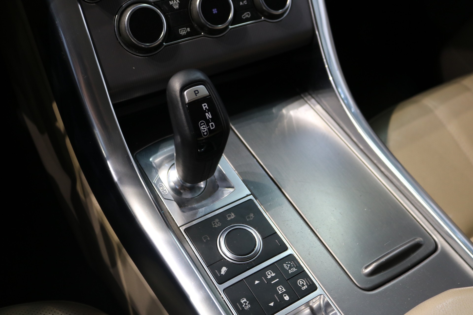 LAND ROVER Range Rover Sport 3.0 TDV6 SE Automatic-image-31