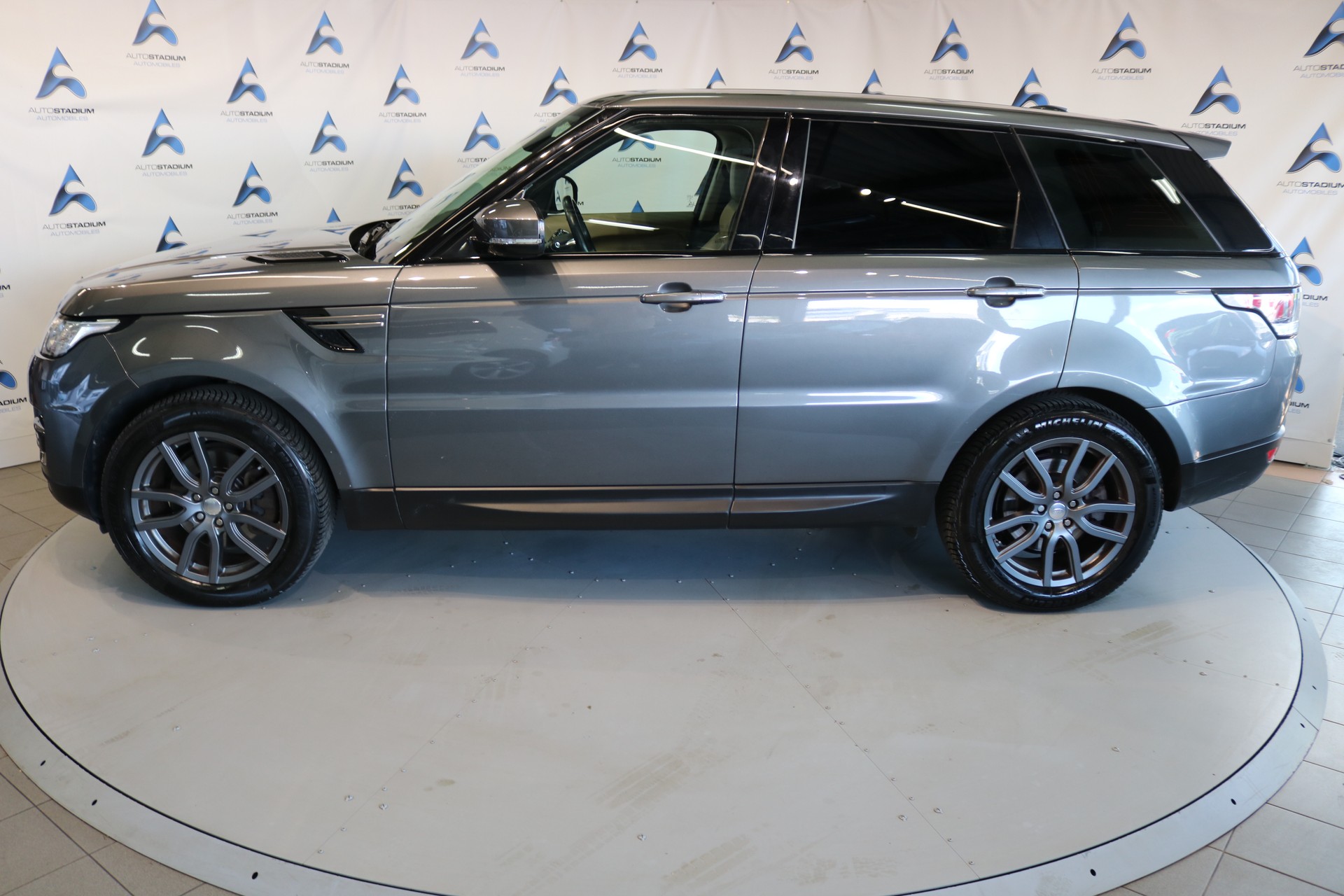 LAND ROVER Range Rover Sport 3.0 TDV6 SE Automatic-image-14