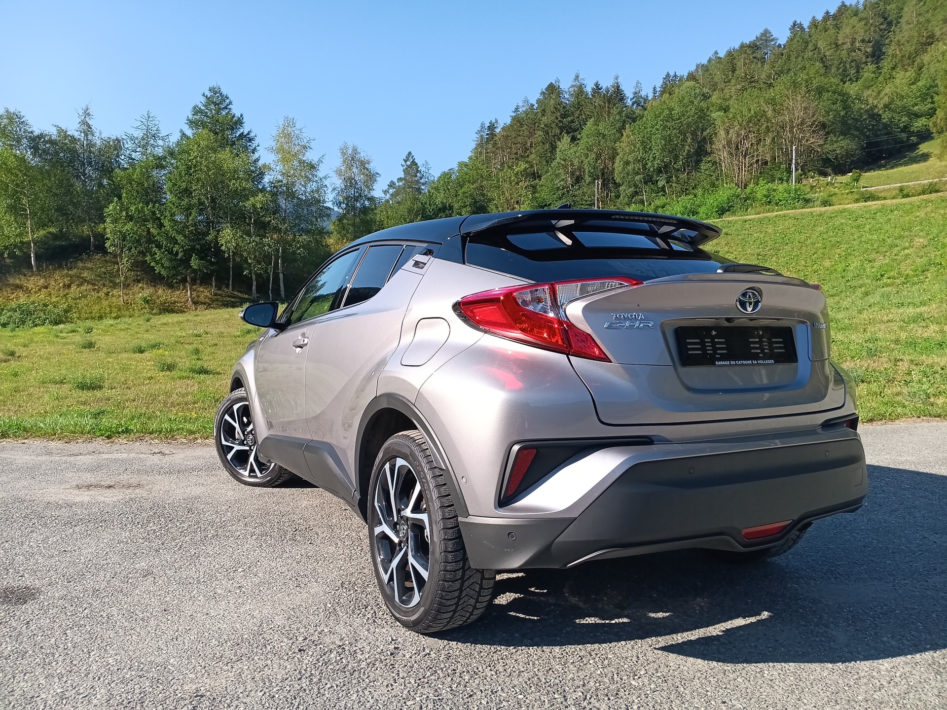 TOYOTA C-HR 1.8 HSD Premium CVT-image-8