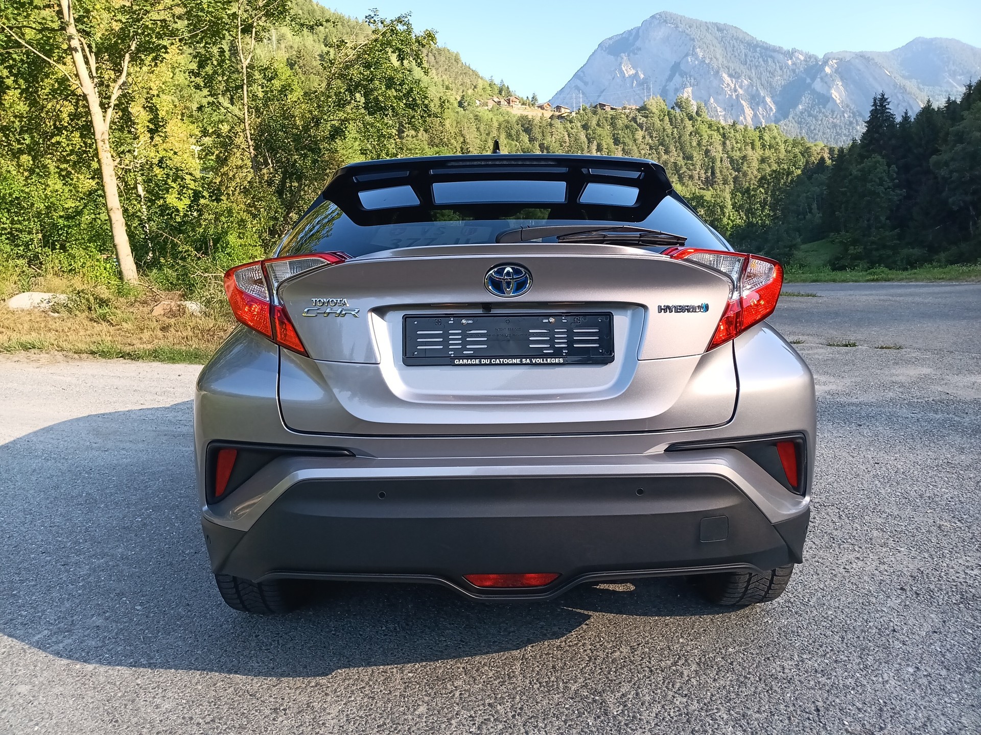 TOYOTA C-HR 1.8 HSD Premium CVT-image-11
