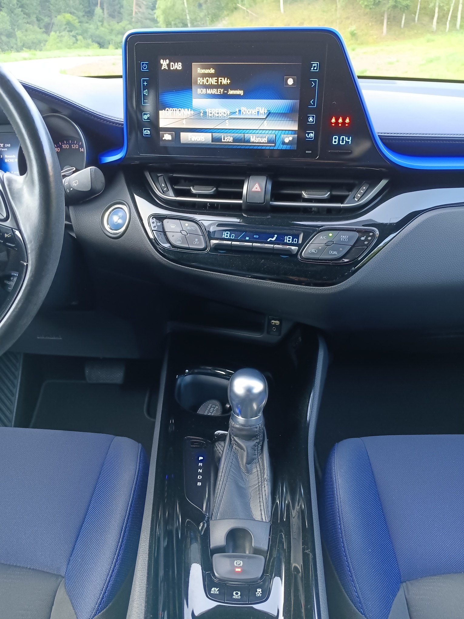 TOYOTA C-HR 1.8 HSD Premium CVT-image-18