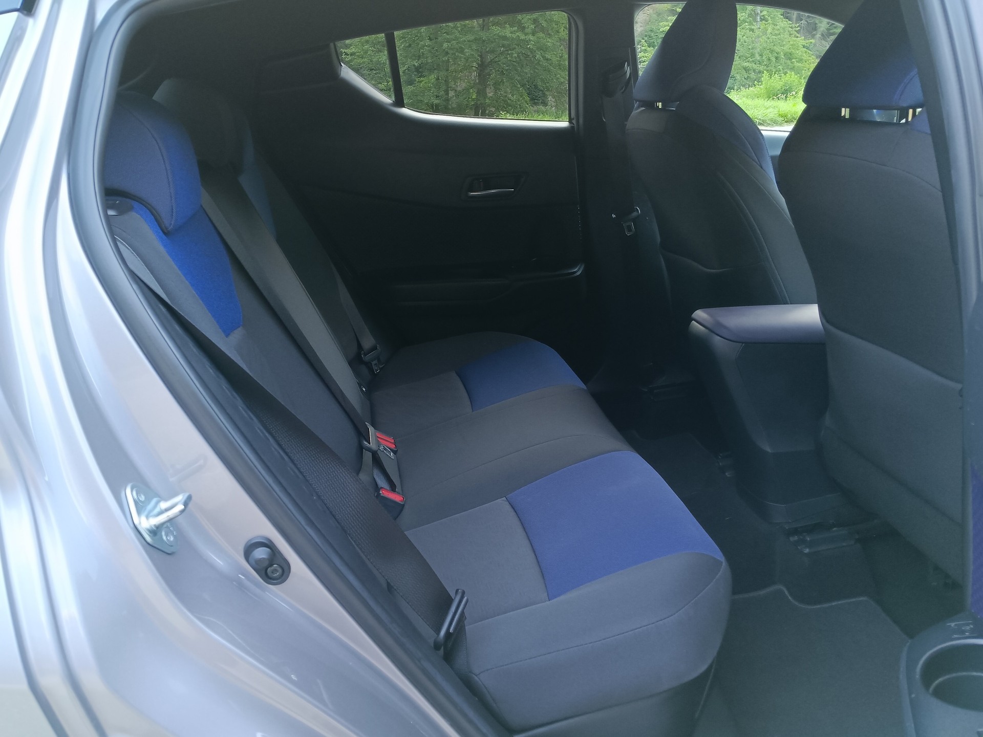 TOYOTA C-HR 1.8 HSD Premium CVT-image-26