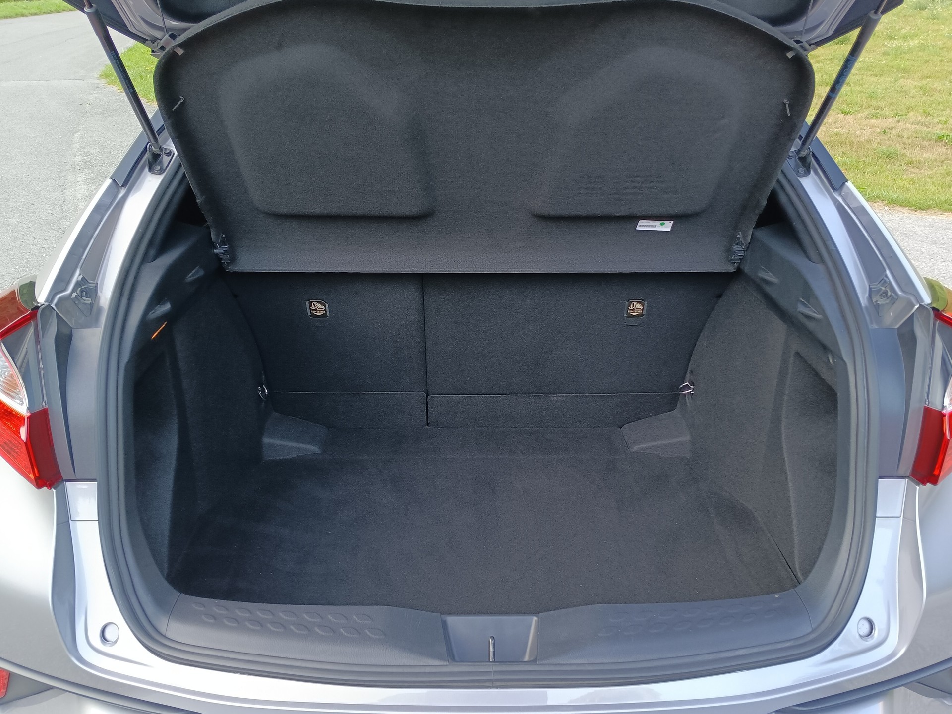 TOYOTA C-HR 1.8 HSD Premium CVT-image-21