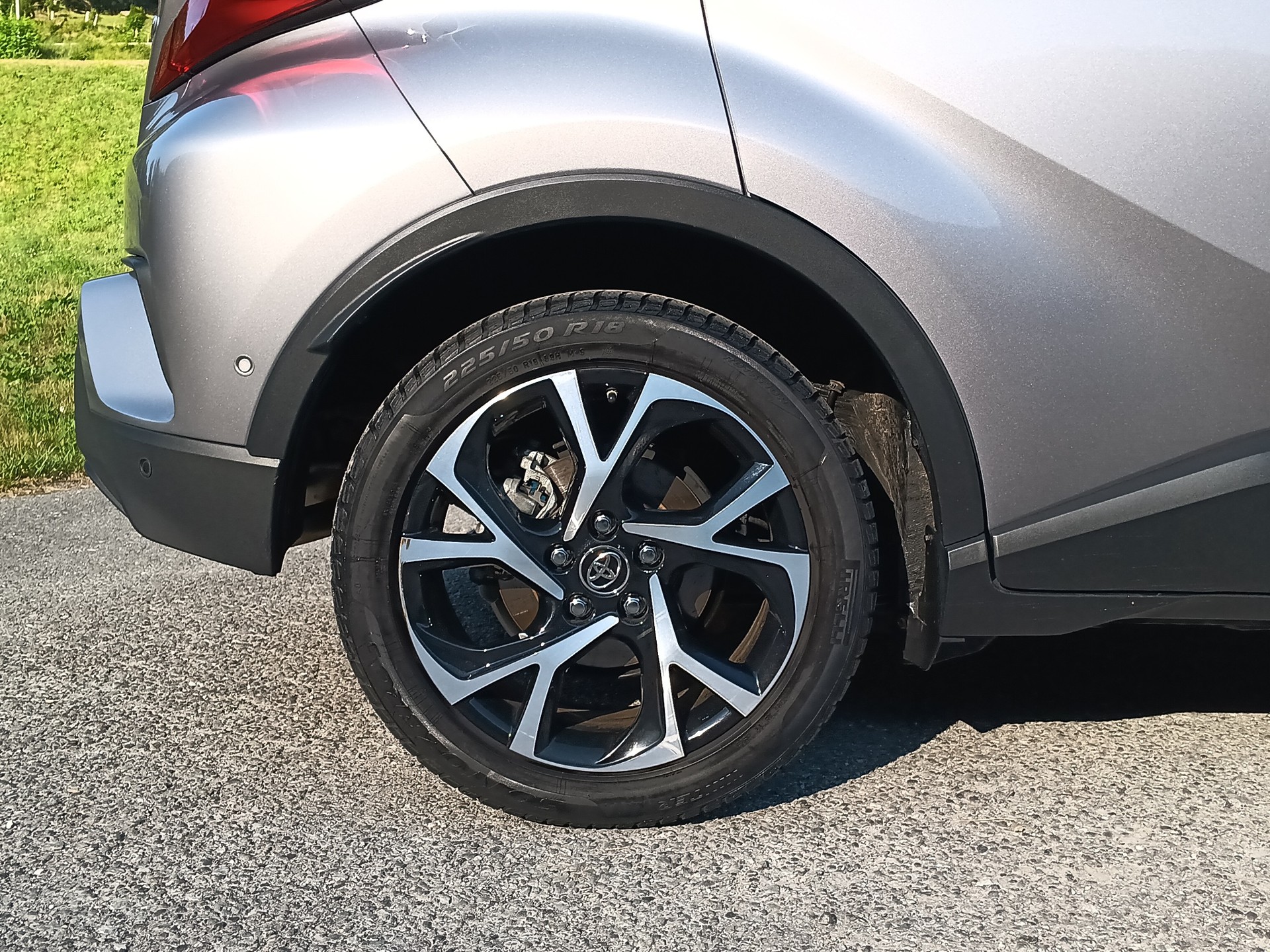 TOYOTA C-HR 1.8 HSD Premium CVT-image-13
