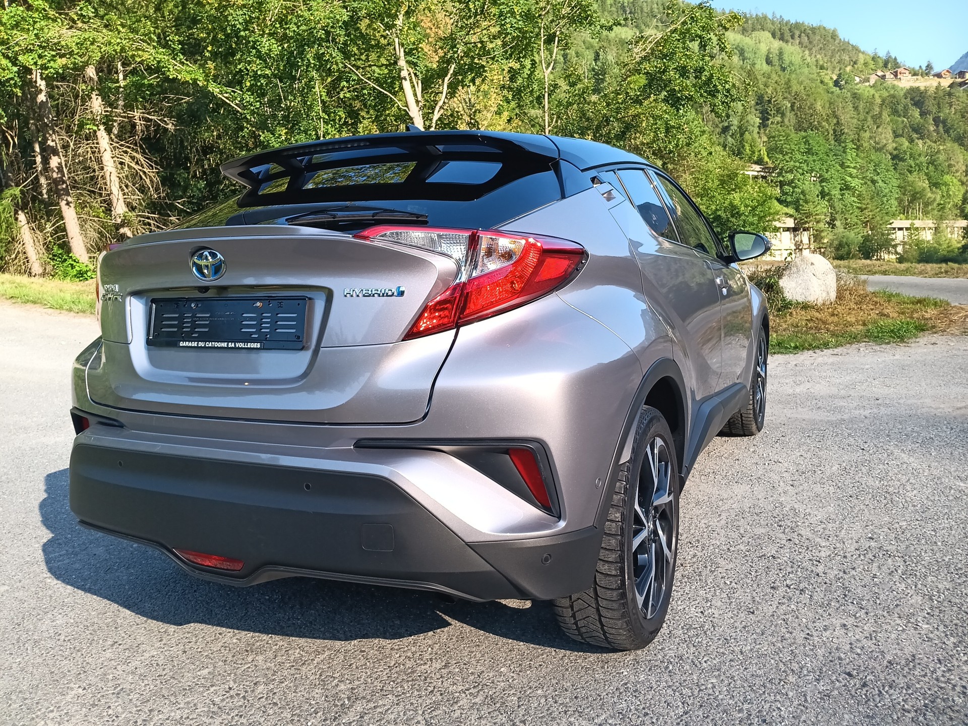 TOYOTA C-HR 1.8 HSD Premium CVT-image-12