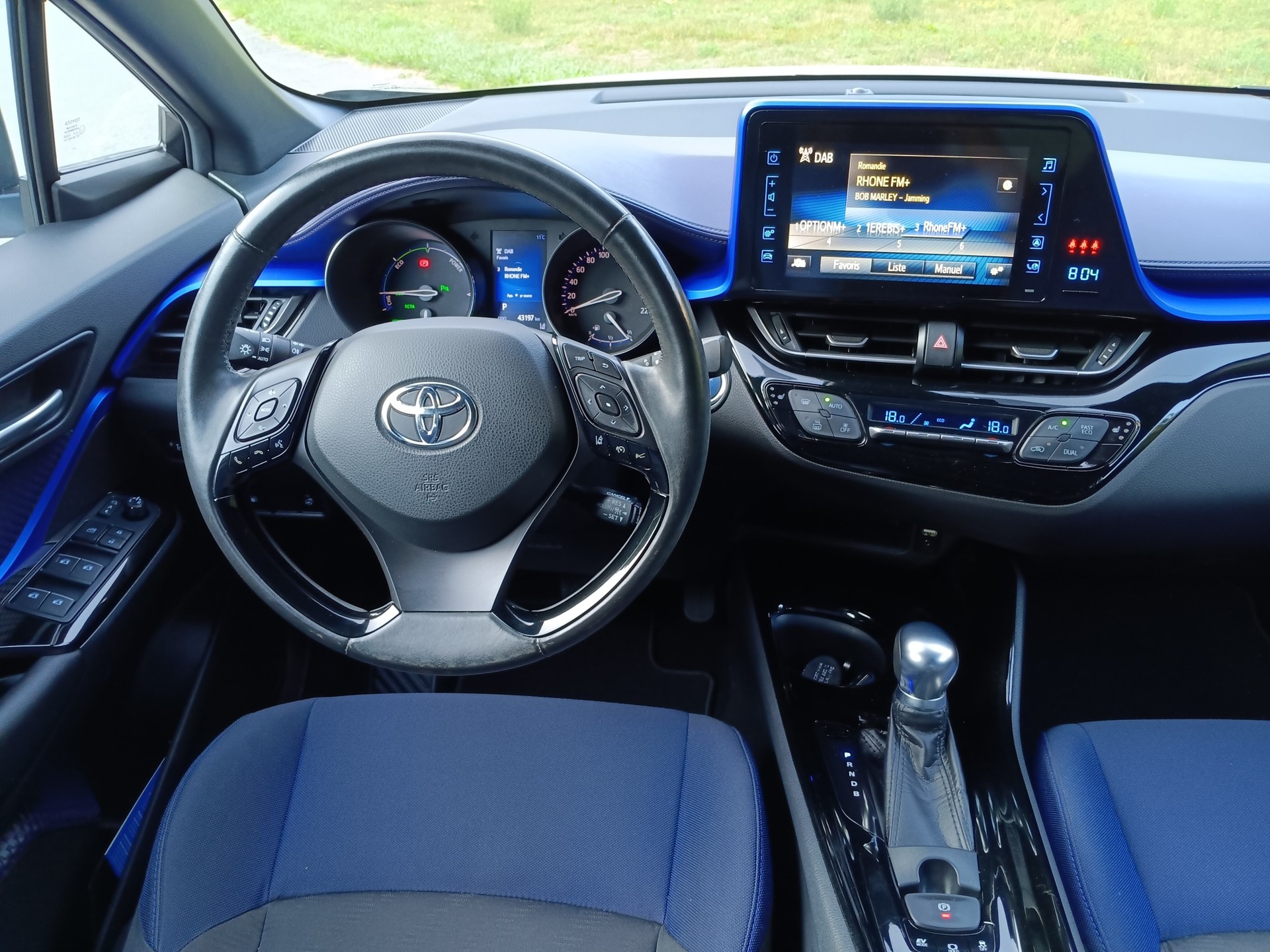 TOYOTA C-HR 1.8 HSD Premium CVT-image-17