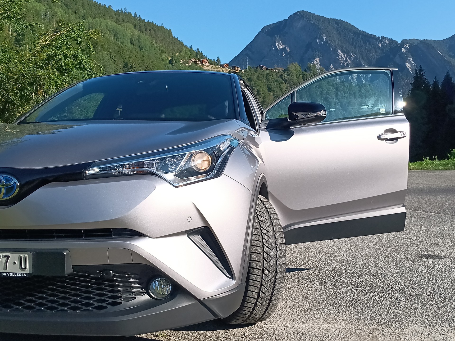 TOYOTA C-HR 1.8 HSD Premium CVT-image-6