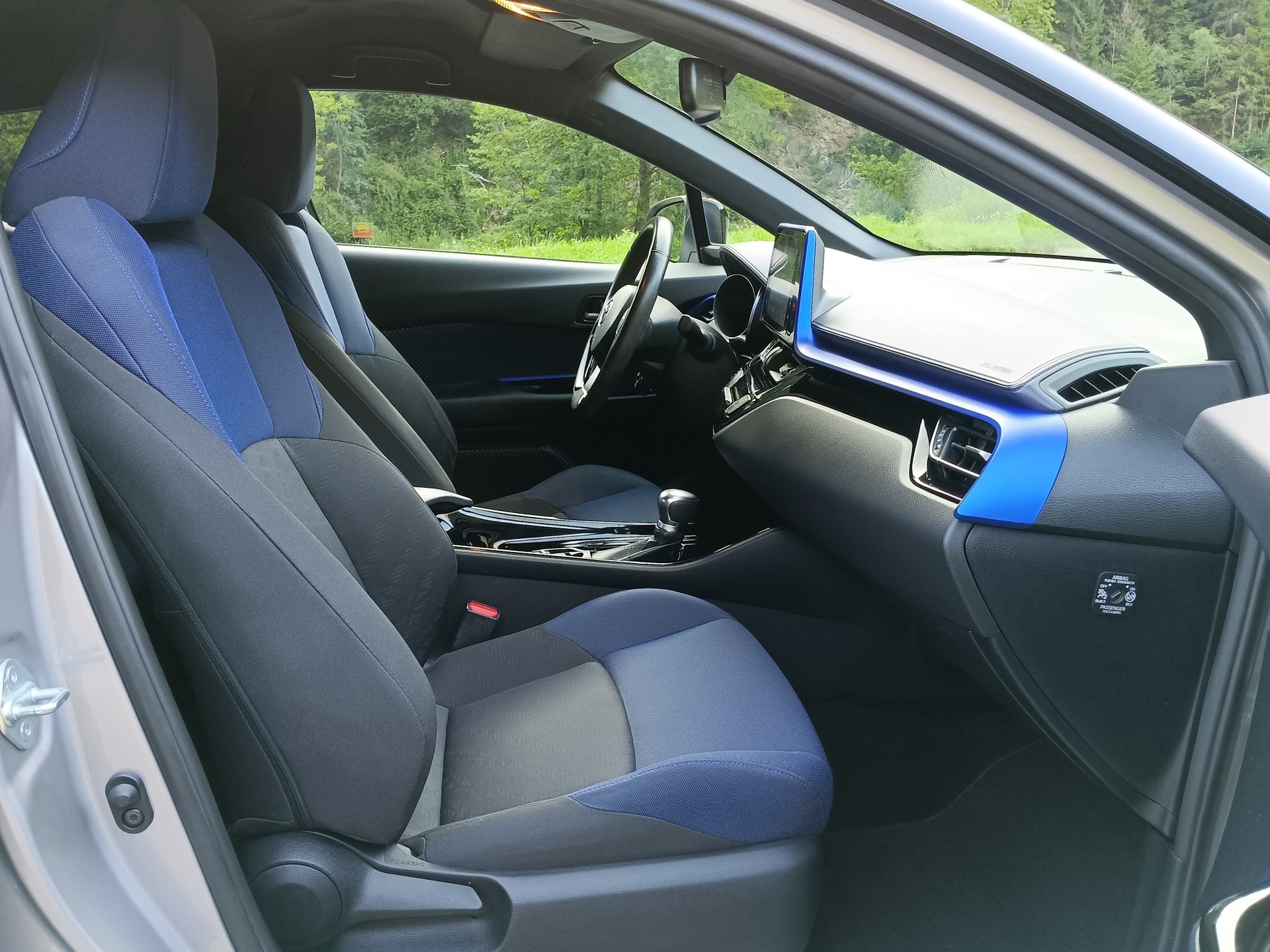 TOYOTA C-HR 1.8 HSD Premium CVT-image-24