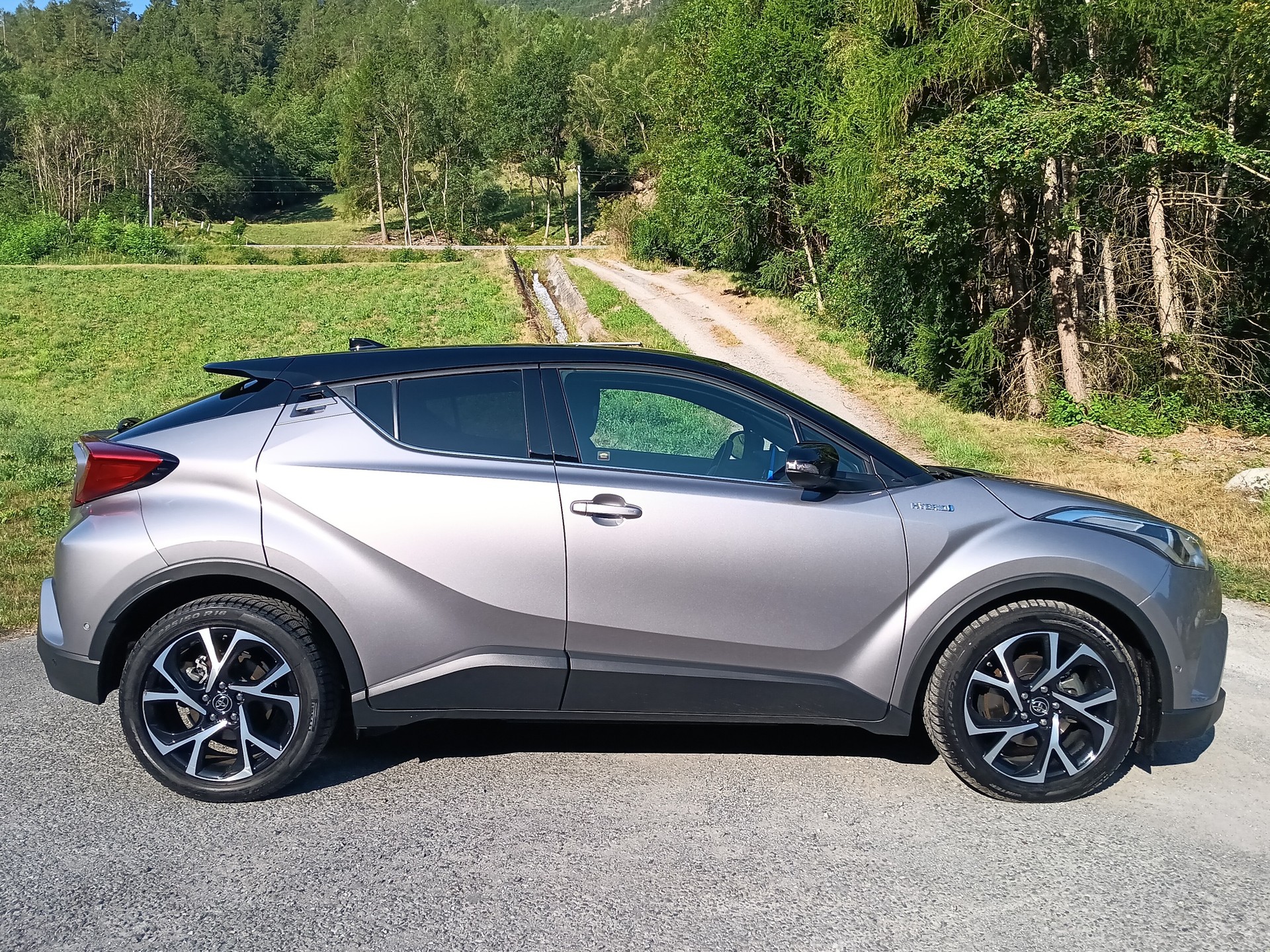 TOYOTA C-HR 1.8 HSD Premium CVT-image-9