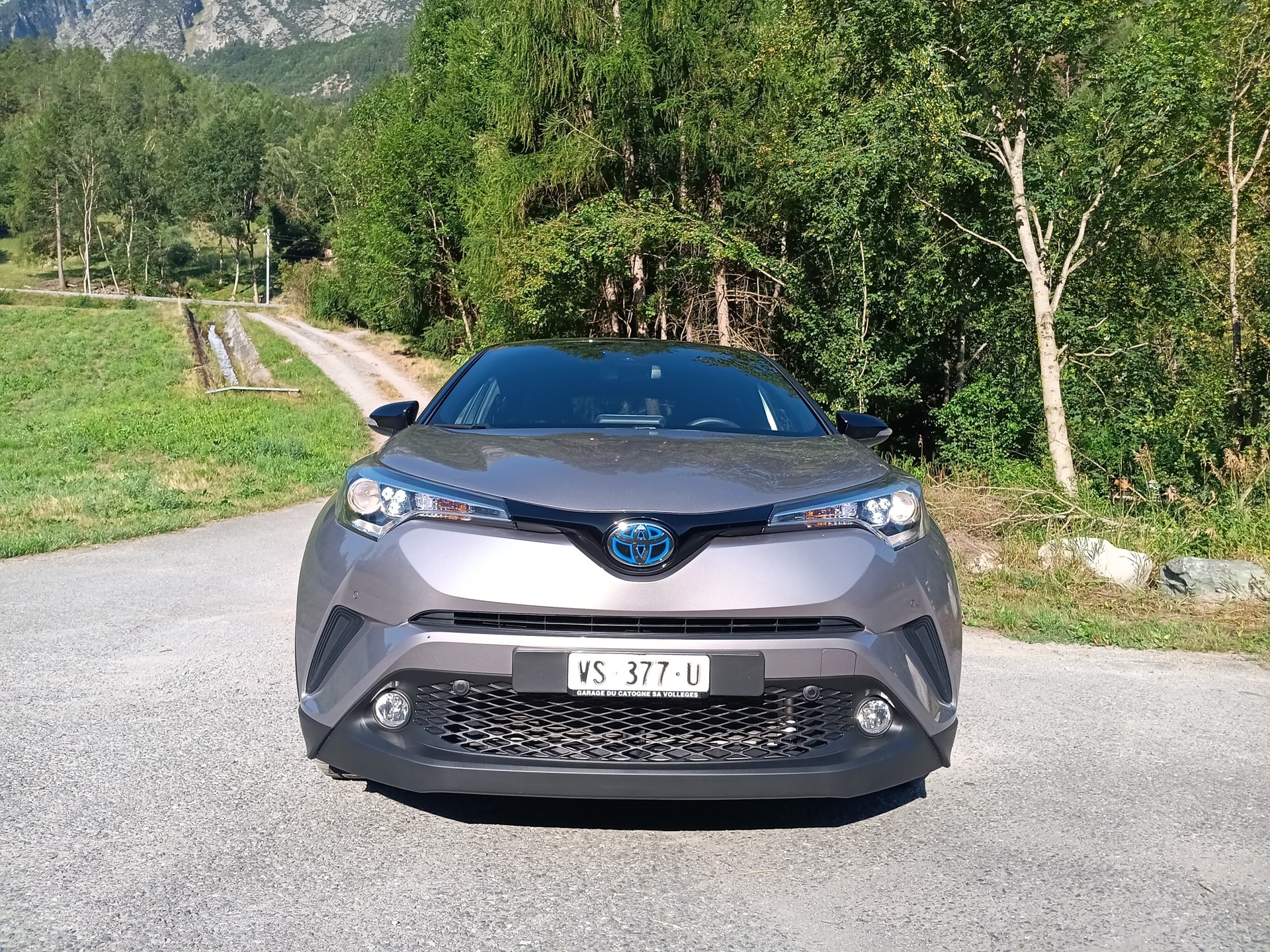 TOYOTA C-HR 1.8 HSD Premium CVT-image-10