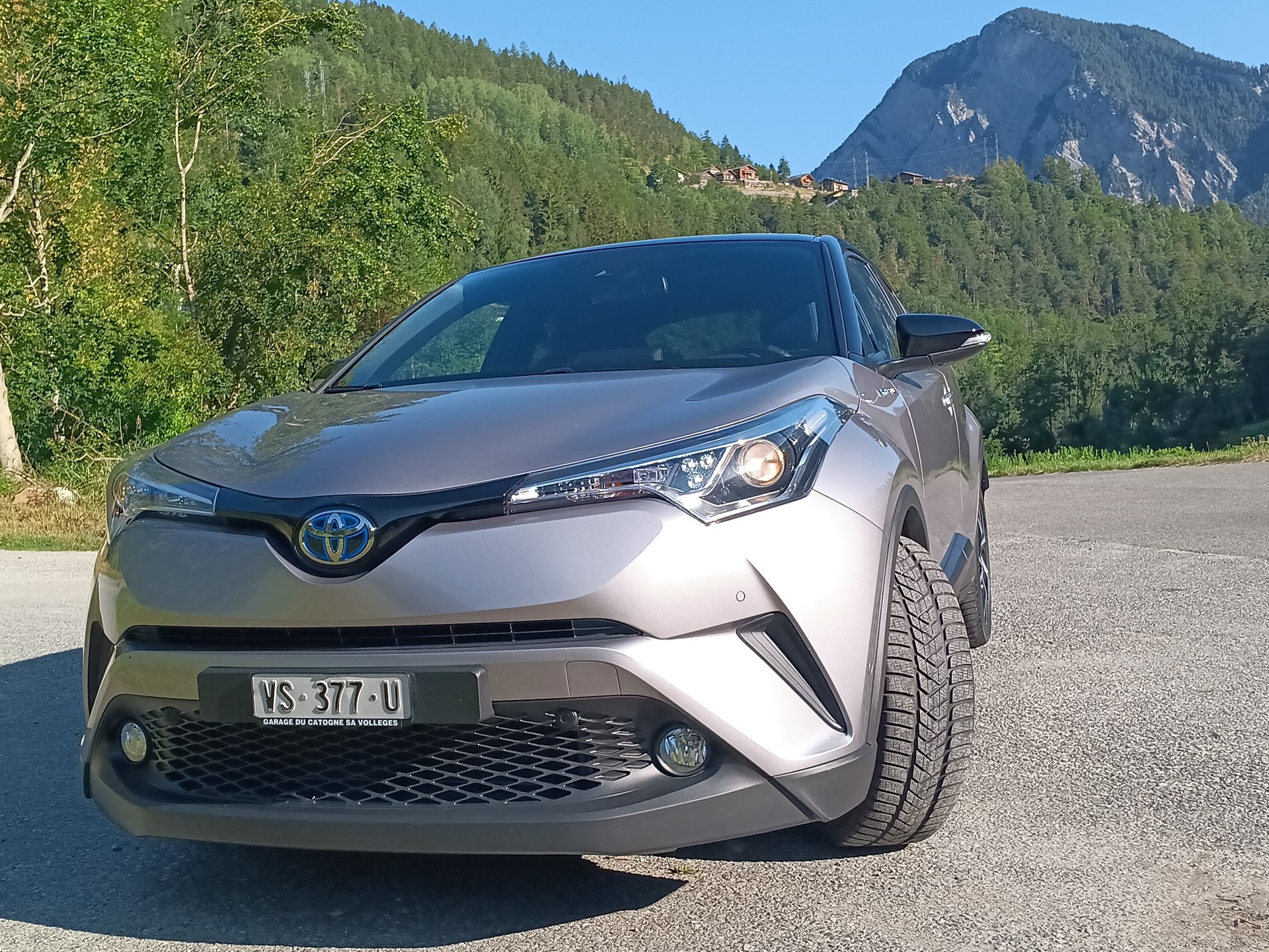 TOYOTA C-HR 1.8 HSD Premium CVT-image-7