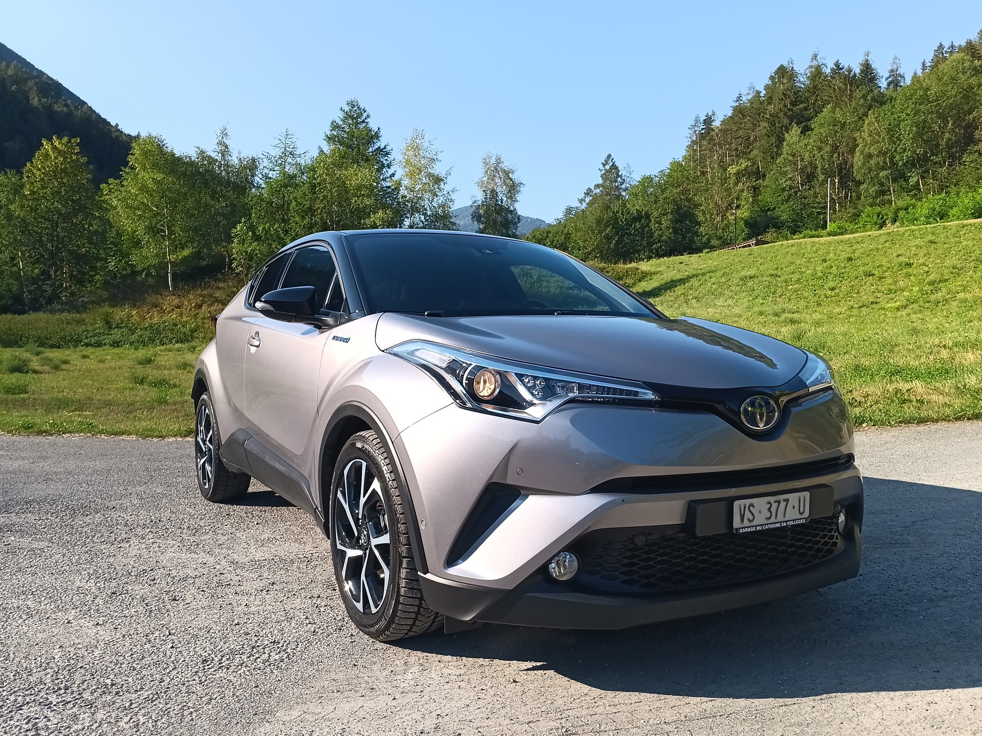TOYOTA C-HR 1.8 HSD Premium CVT-image-0