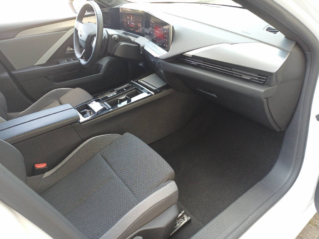 OPEL Astra 1.2 T Hybrid Edition-image-13
