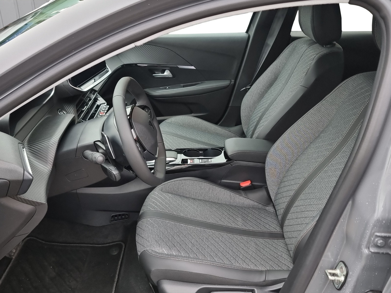 PEUGEOT 208 1.2 Hybrid Allure Premium-image-7