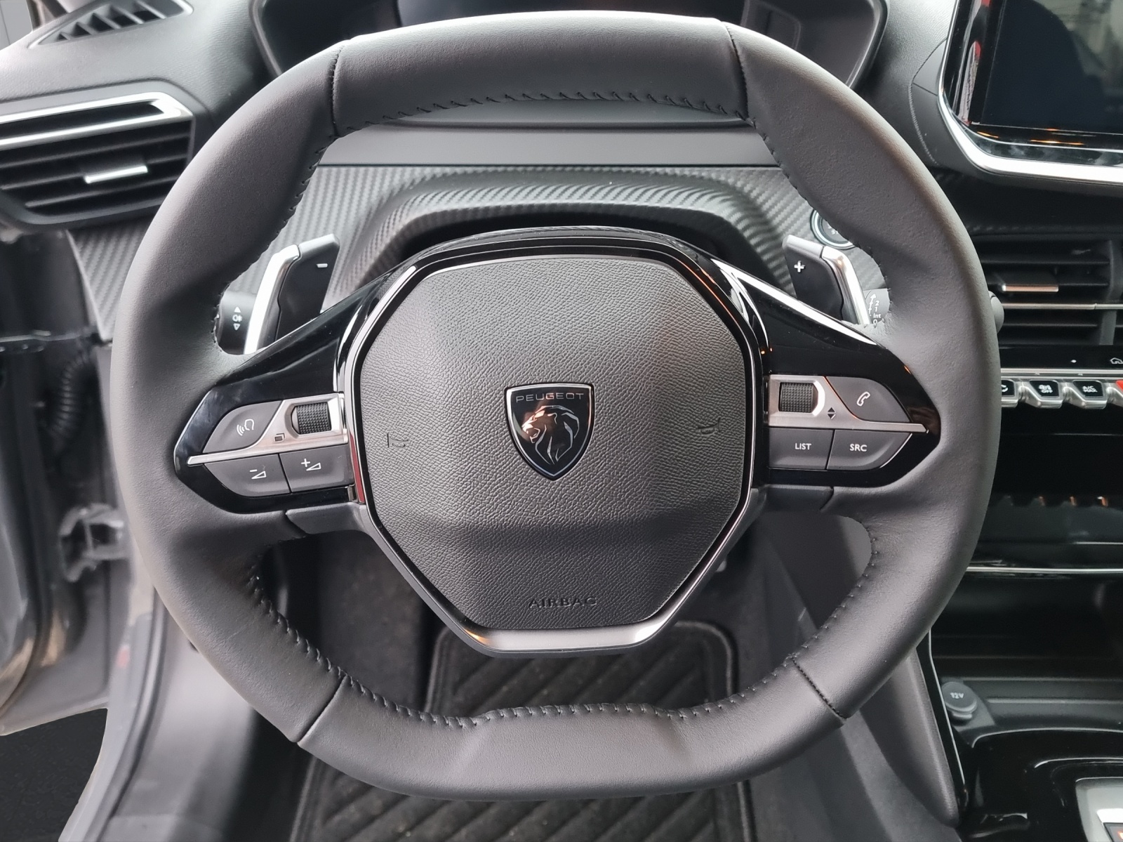 PEUGEOT 208 1.2 Hybrid Allure Premium-image-8
