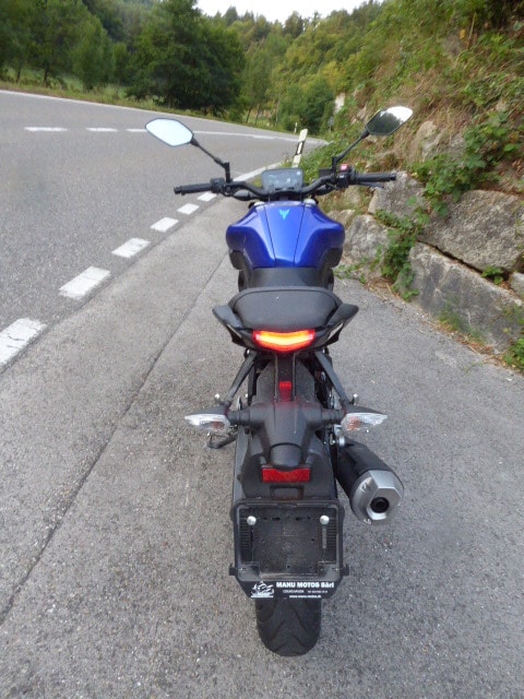 YAMAHA MT-125 ABS-showroom-element-3