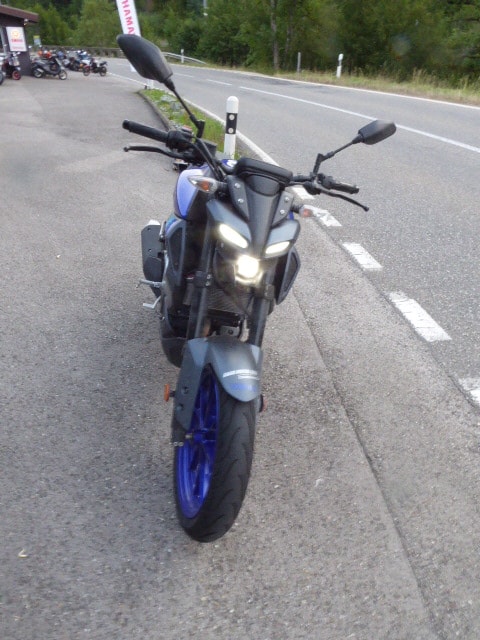 YAMAHA MT-125 ABS-showroom-element-1