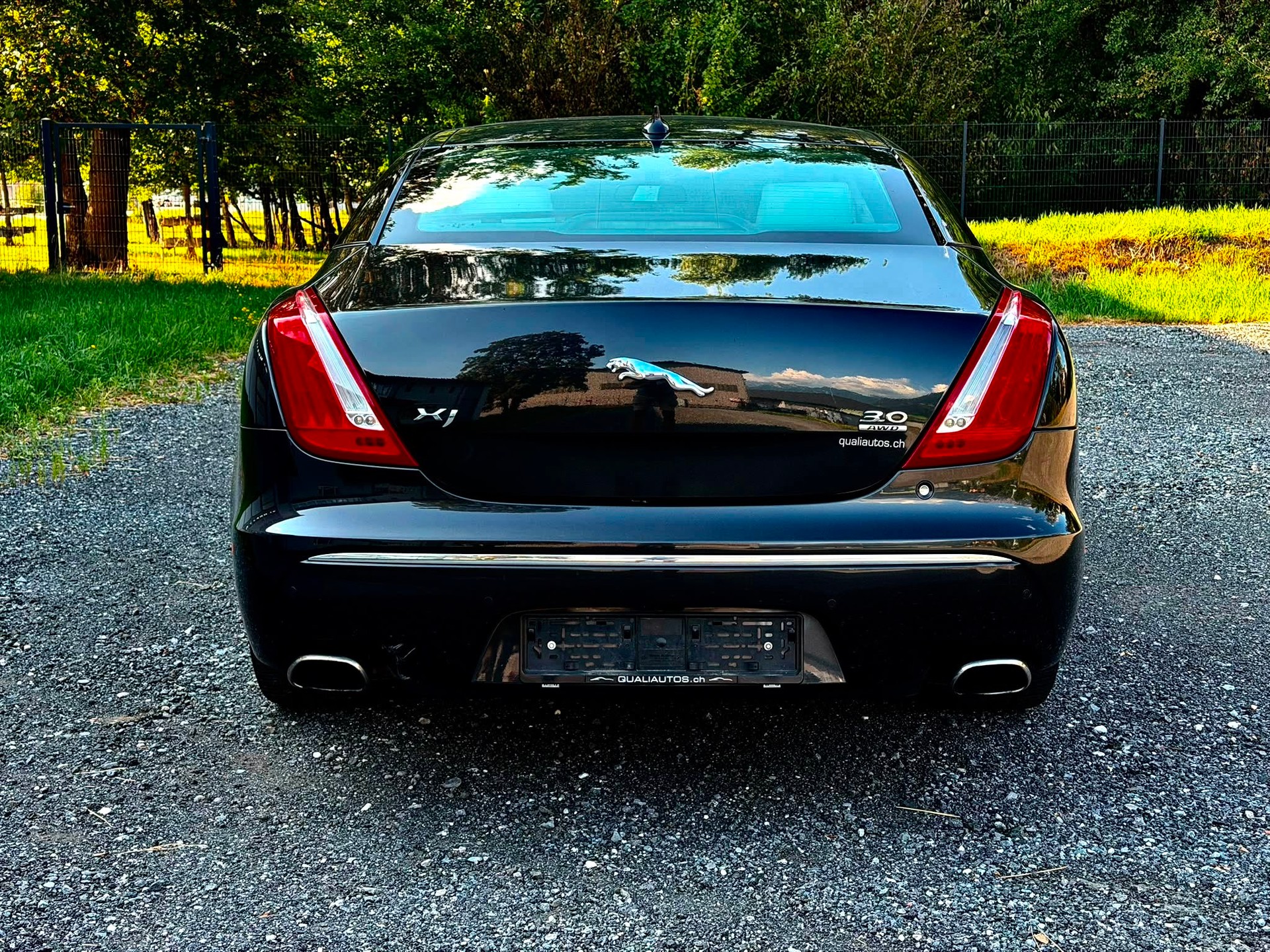 JAGUAR XJ 3.0 V6 S/C Premium Luxury Automatic AWD-image-4