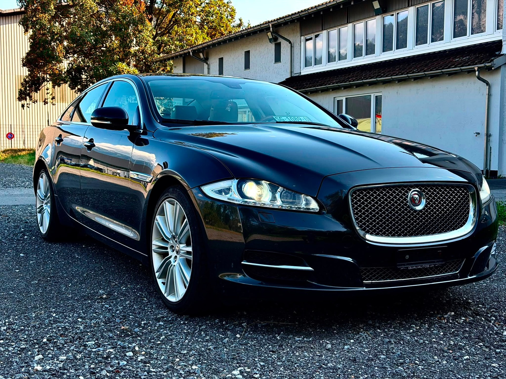 JAGUAR XJ 3.0 V6 S/C Premium Luxury Automatic AWD-image-1