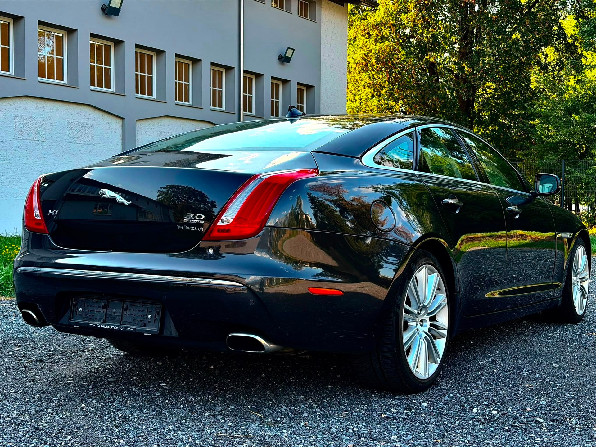 JAGUAR XJ 3.0 V6 S/C Premium Luxury Automatic AWD-image-5
