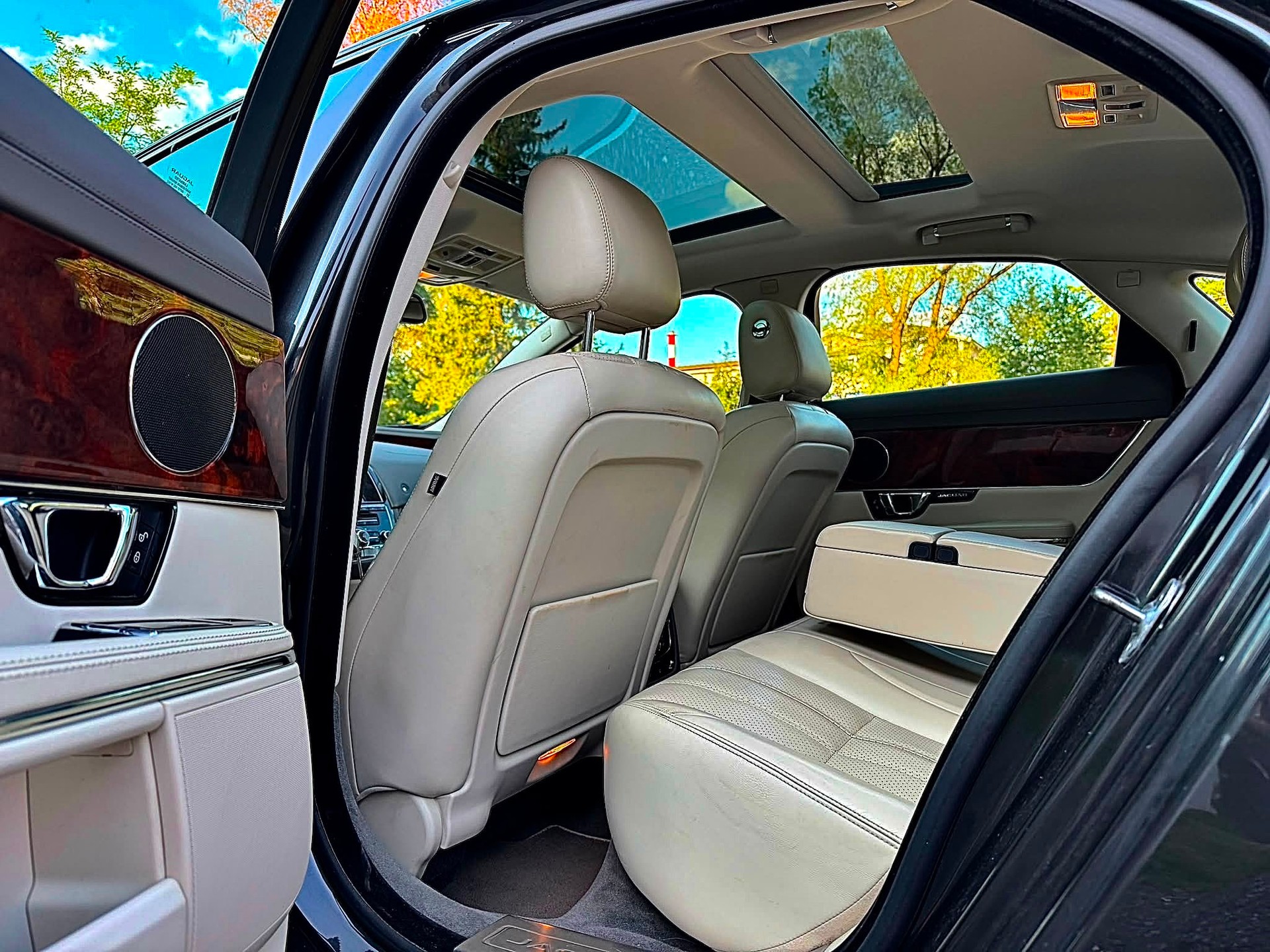 JAGUAR XJ 3.0 V6 S/C Premium Luxury Automatic AWD-image-7