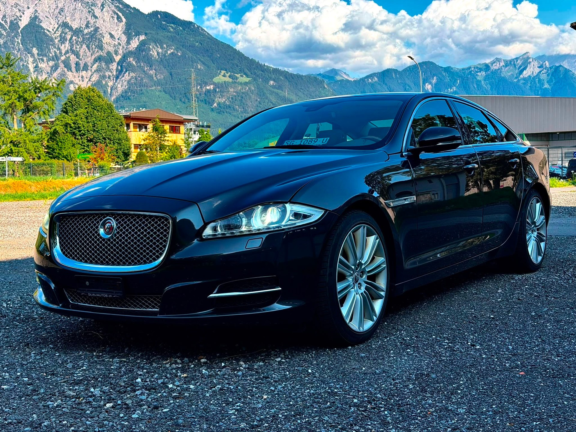 JAGUAR XJ 3.0 V6 S/C Premium Luxury Automatic AWD-image-2
