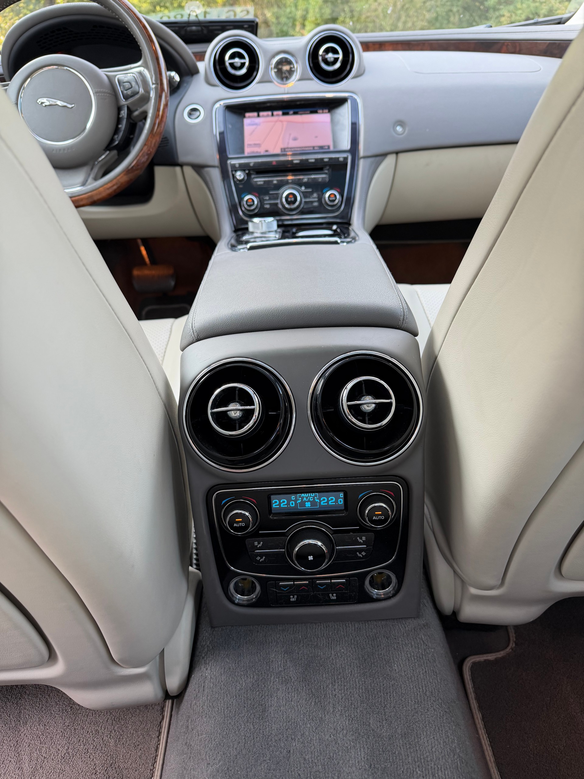 JAGUAR XJ 3.0 V6 S/C Premium Luxury Automatic AWD-image-11