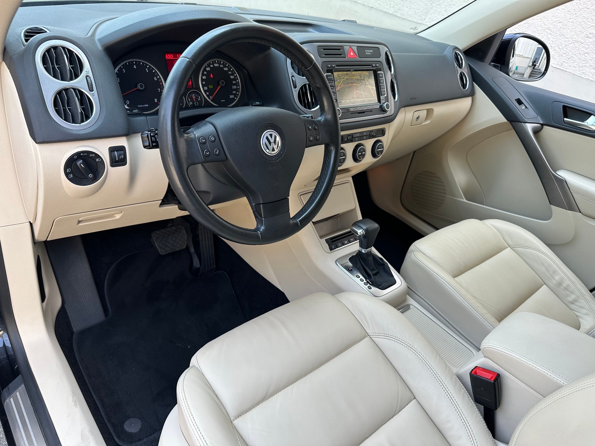VW Tiguan 2.0 TSI Sport&Style Tiptronic * 200 PS *-image-9