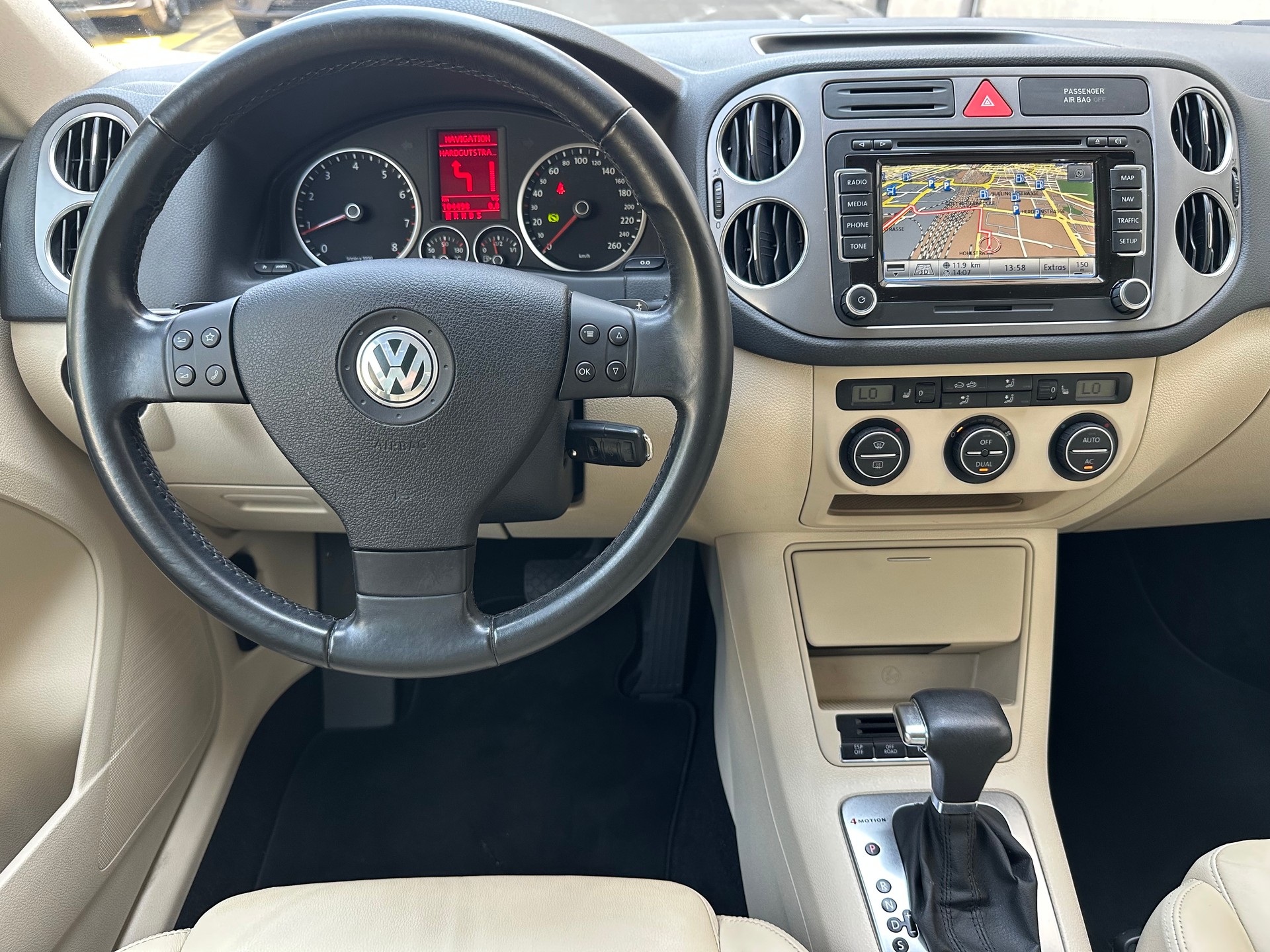 VW Tiguan 2.0 TSI Sport&Style Tiptronic * 200 PS *-image-10