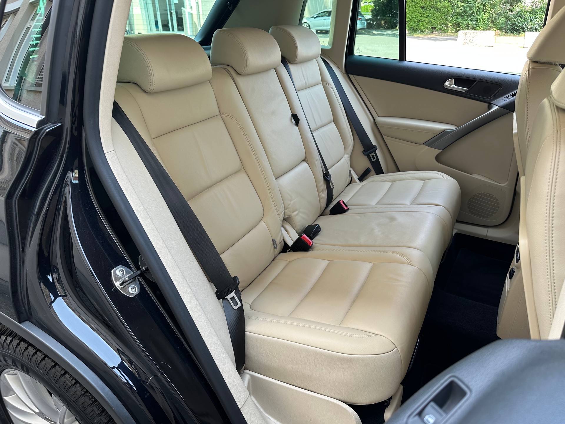 VW Tiguan 2.0 TSI Sport&Style Tiptronic * 200 PS *-image-16