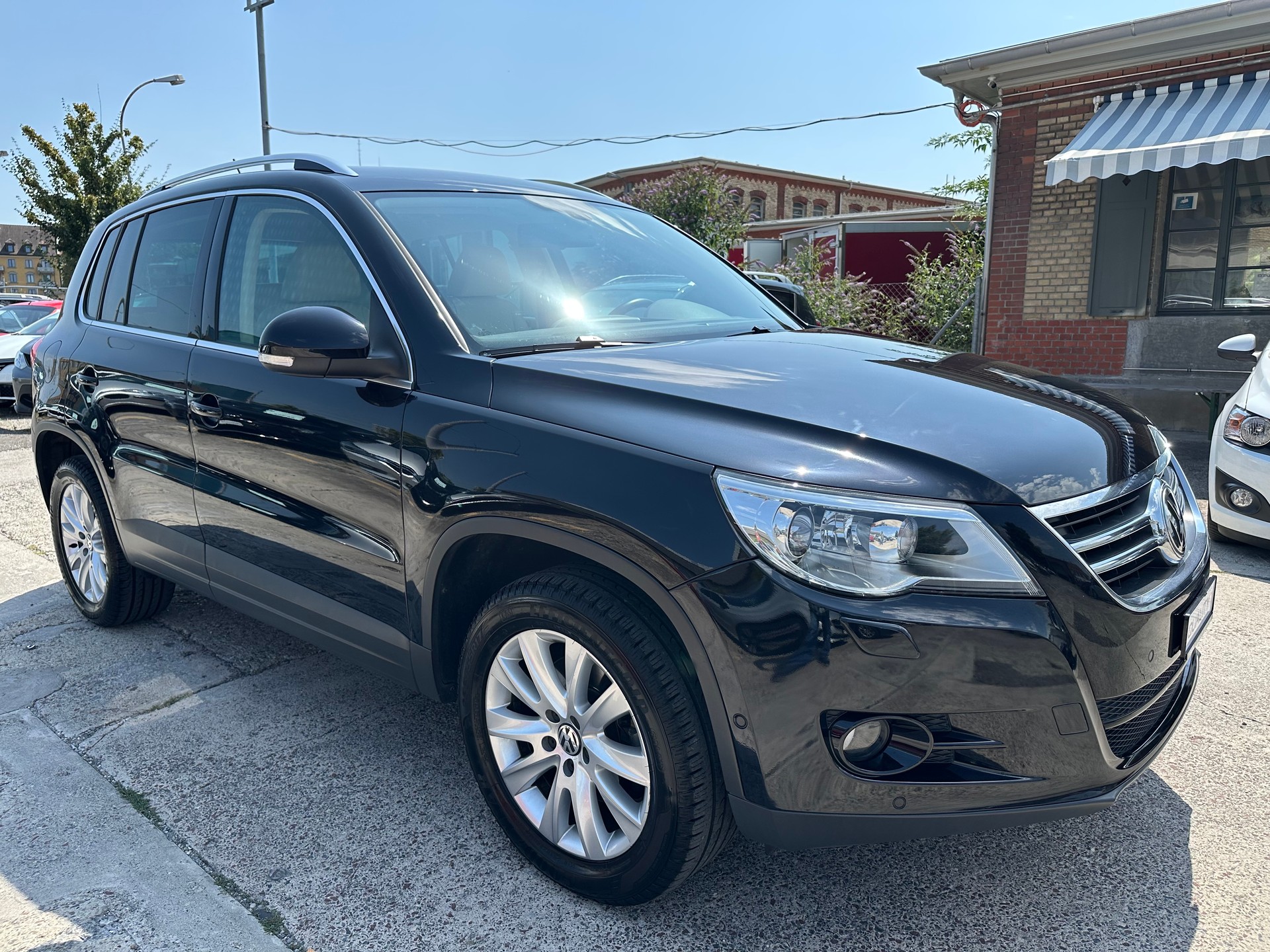 VW Tiguan 2.0 TSI Sport&Style Tiptronic * 200 PS *-image-2