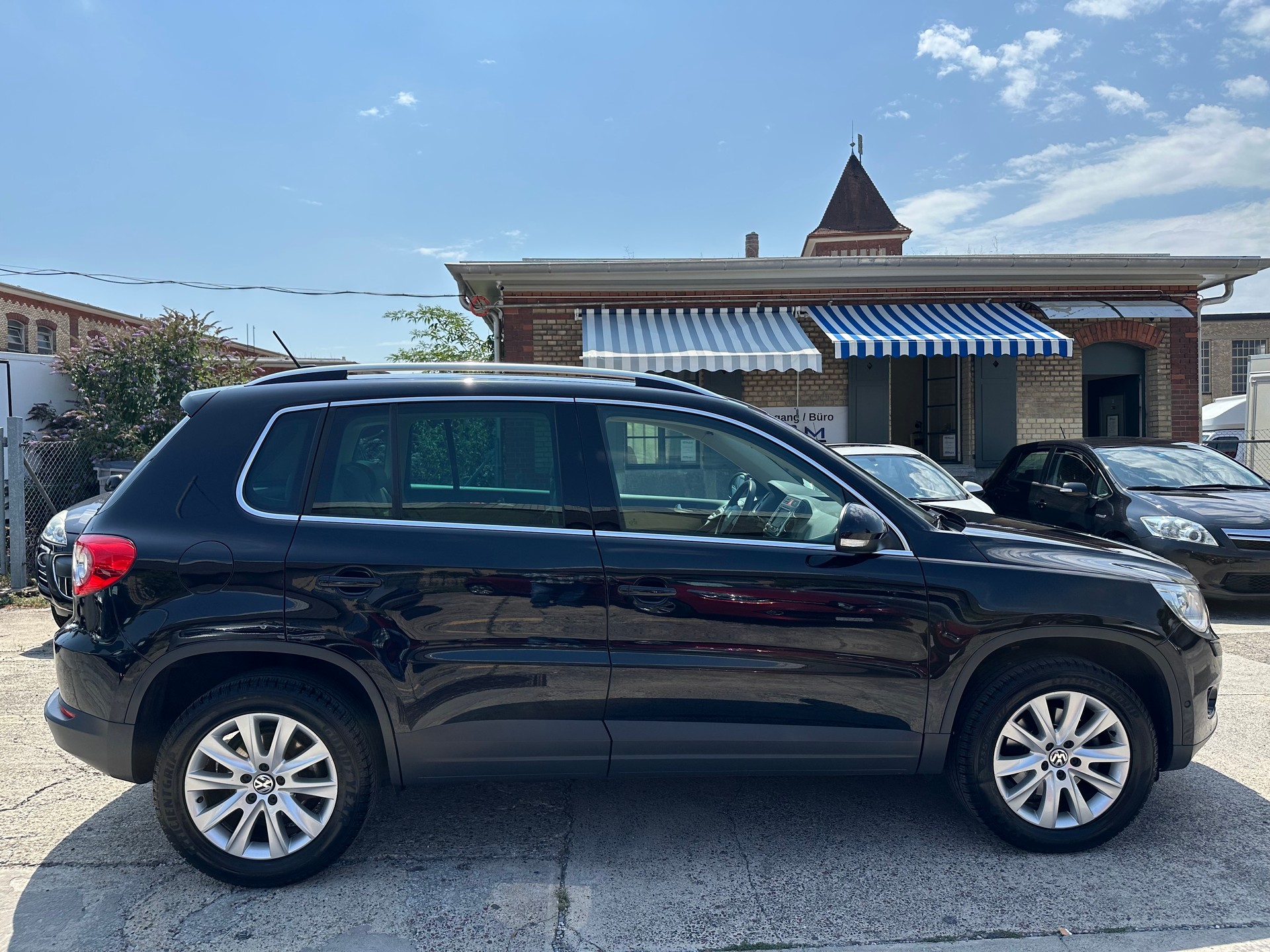 VW Tiguan 2.0 TSI Sport&Style Tiptronic * 200 PS *-image-4
