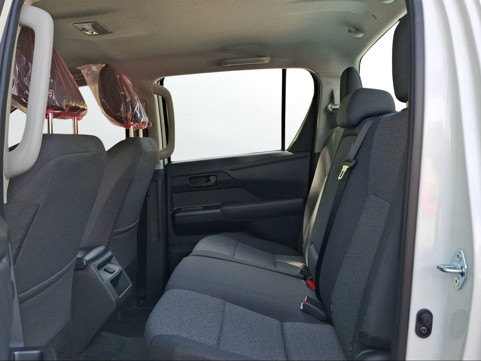 TOYOTA Hilux 2.8d MHEV Active Double Cab 4x4-image-8