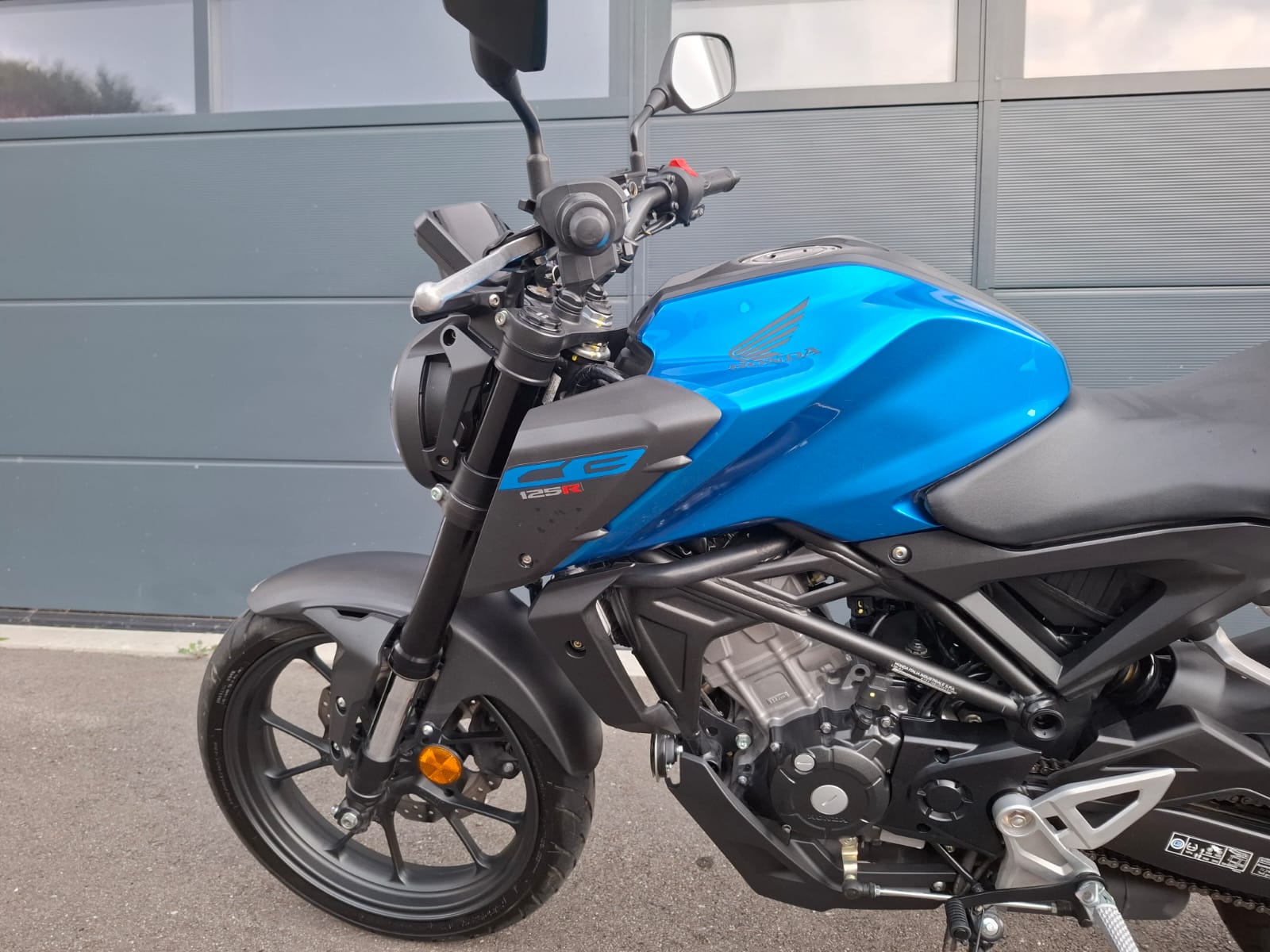 HONDA CB 125 R-showroom-element-1