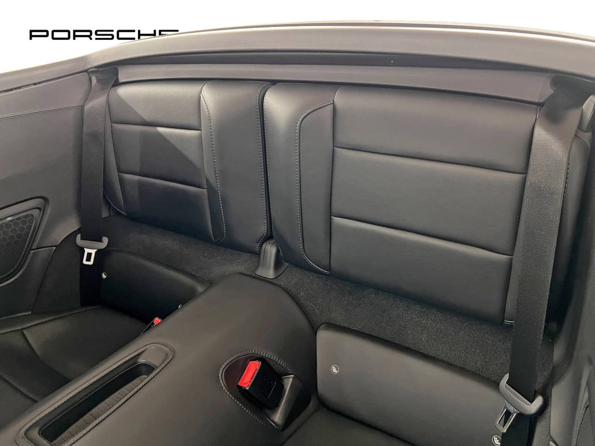 PORSCHE 911 Carrera 4 GTS Cabriolet-image-23