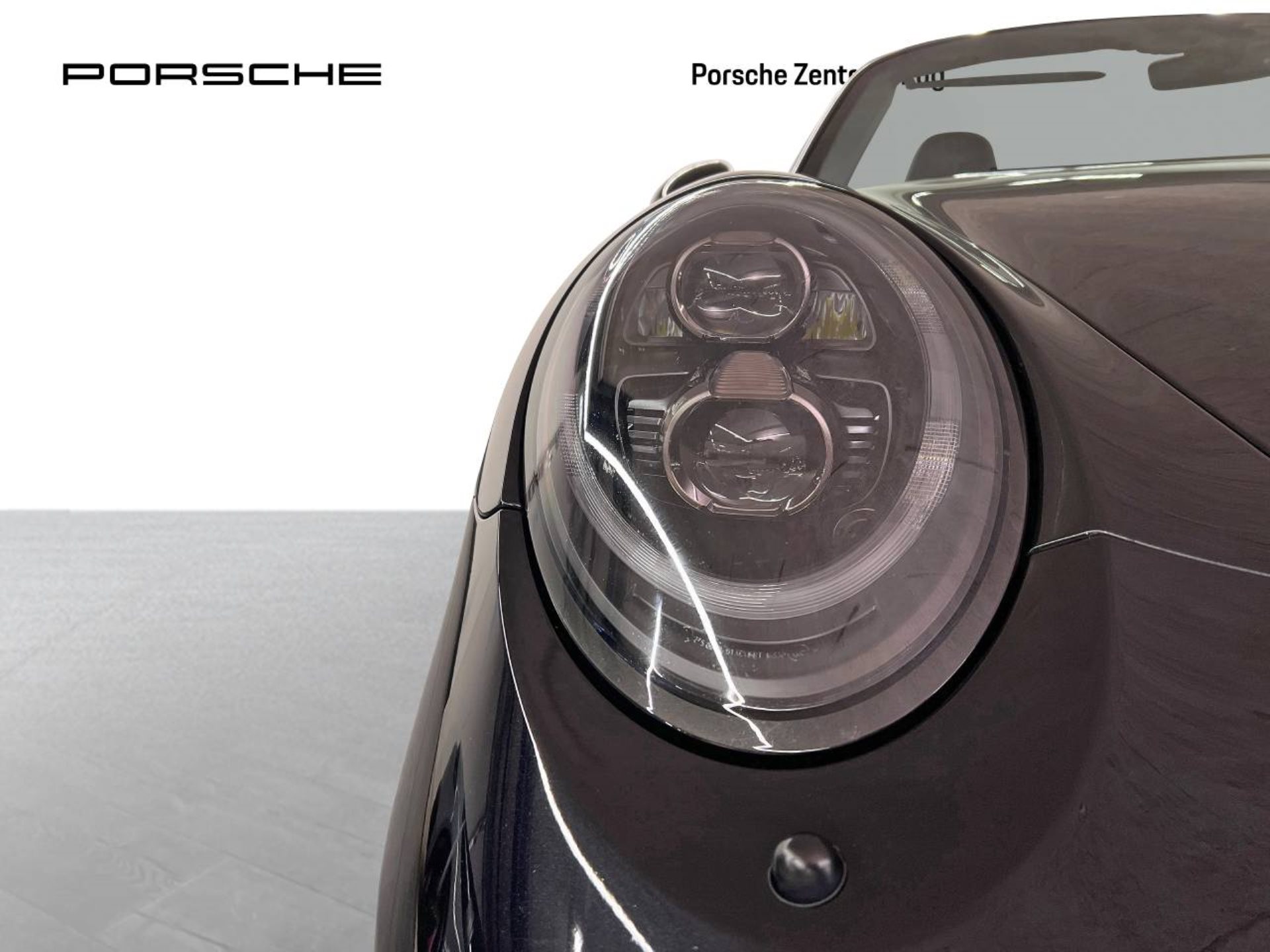 PORSCHE 911 Carrera 4 GTS Cabriolet-image-12