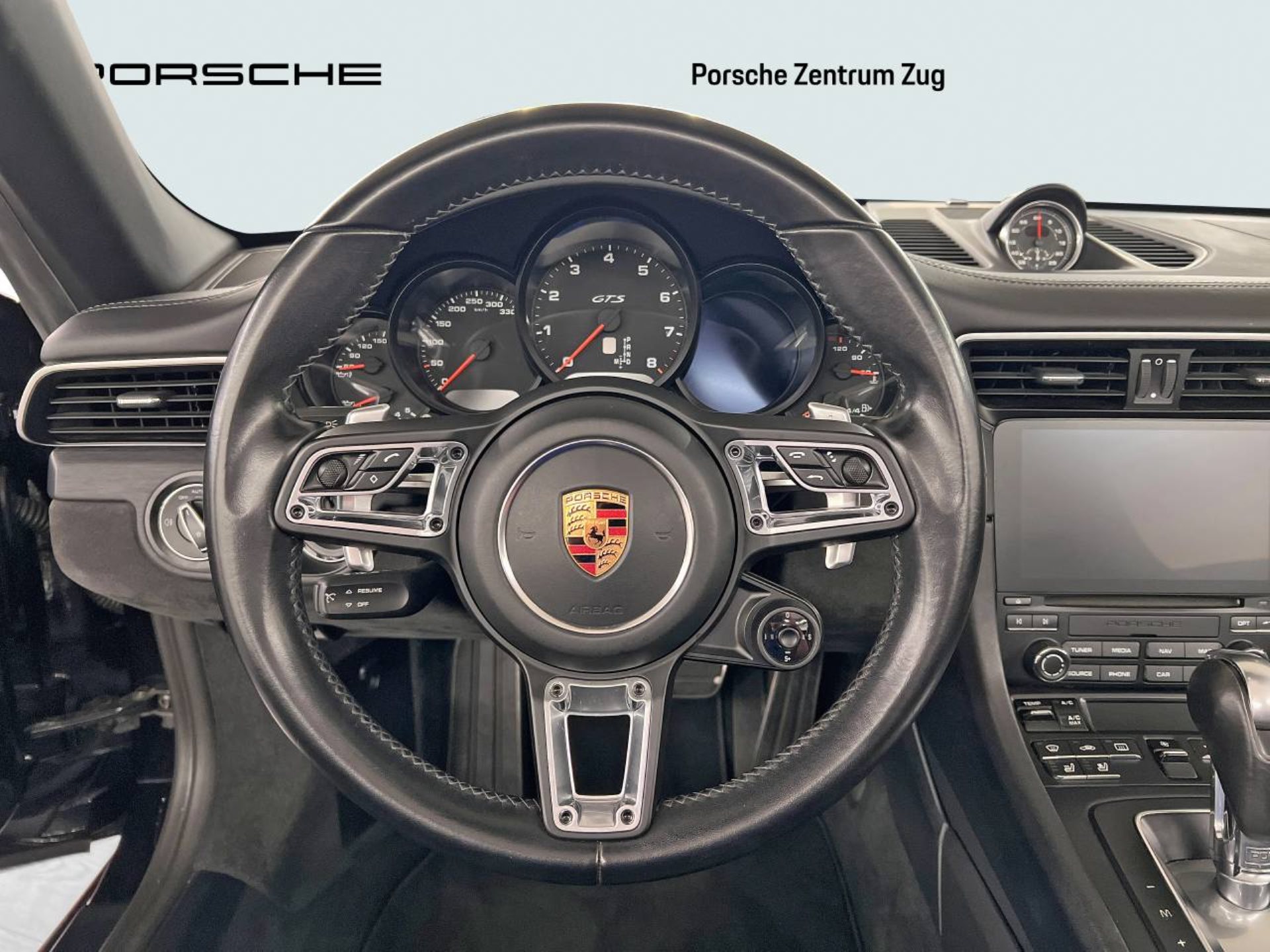 PORSCHE 911 Carrera 4 GTS Cabriolet-image-15