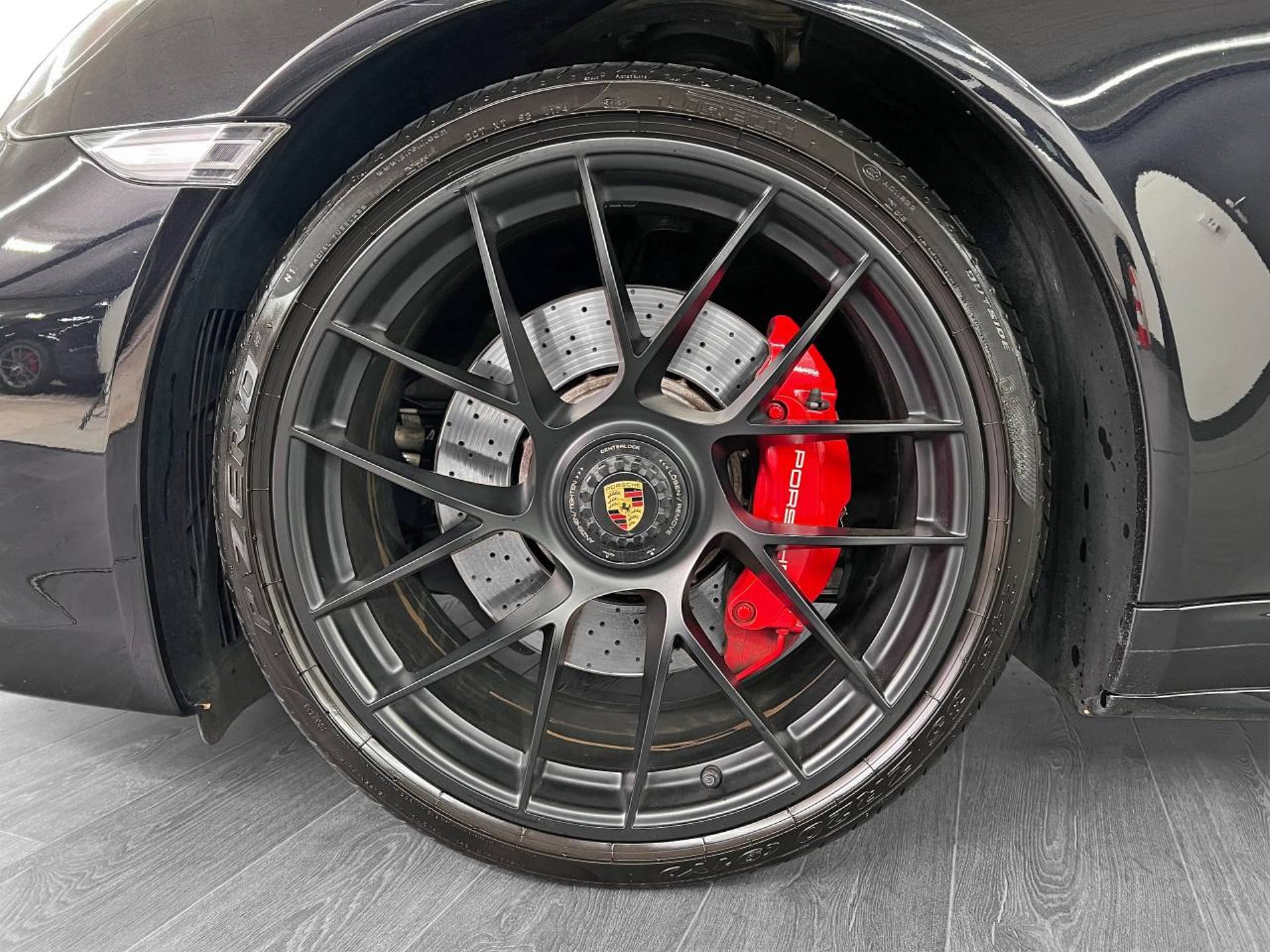 PORSCHE 911 Carrera 4 GTS Cabriolet-image-11