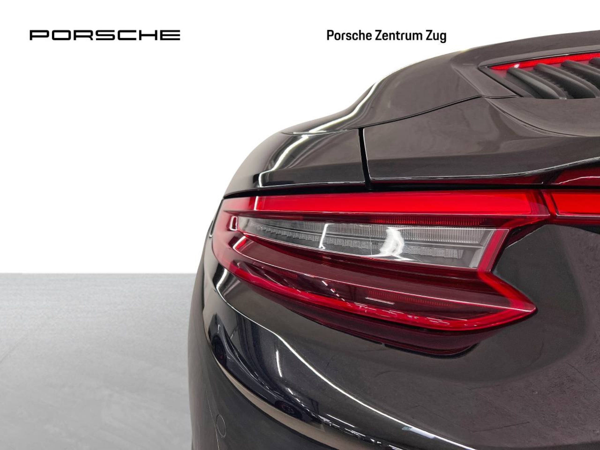 PORSCHE 911 Carrera 4 GTS Cabriolet-image-13
