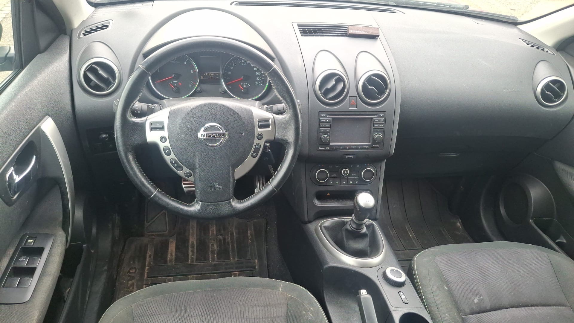 NISSAN Qashqai 1.6 dCi iStop 4WD tekna-image-6