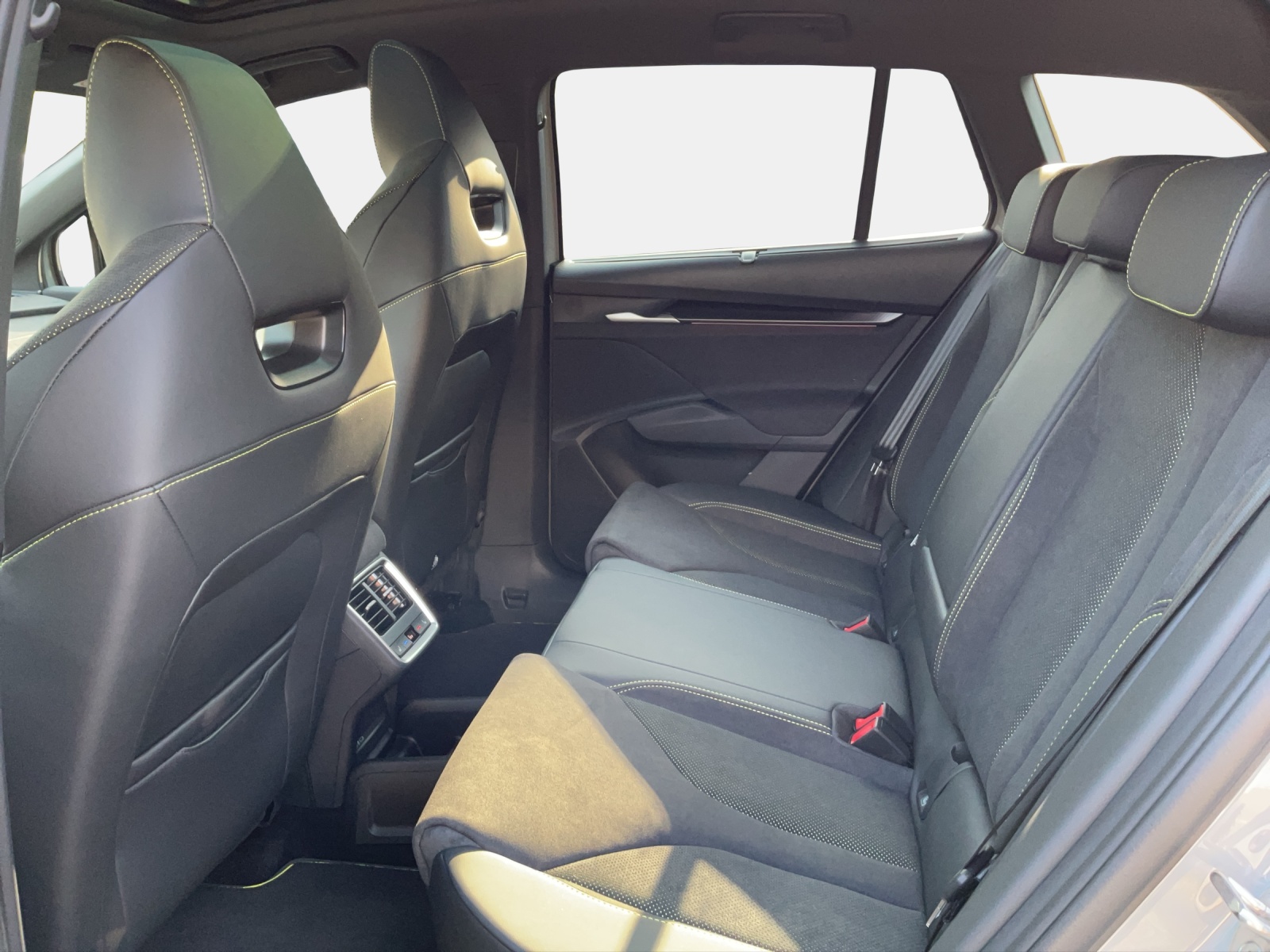 SKODA Enyaq 4x4 RS-image-13