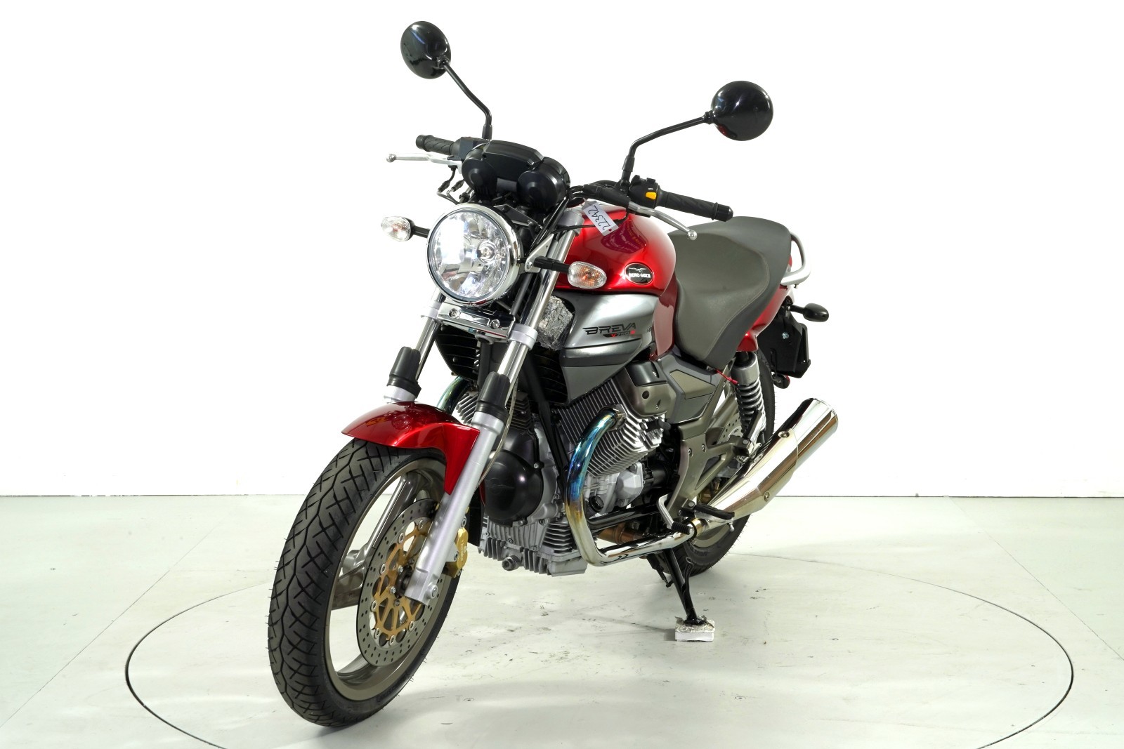 MOTO GUZZI Breva 750-showroom-element-2