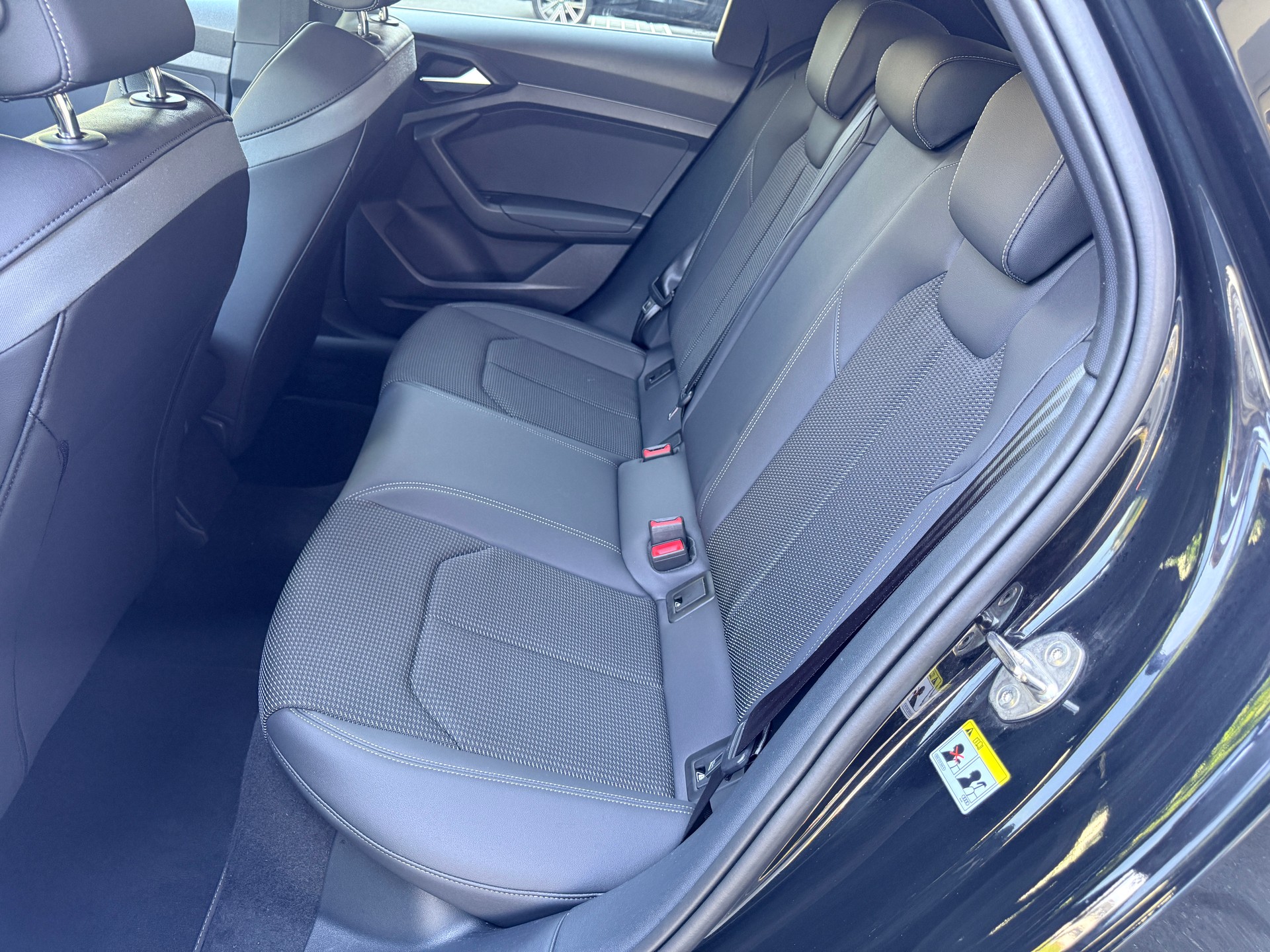 AUDI A1 Sportback 30 TFSI Attraction S-tronic S-Line 116 PS-image-6