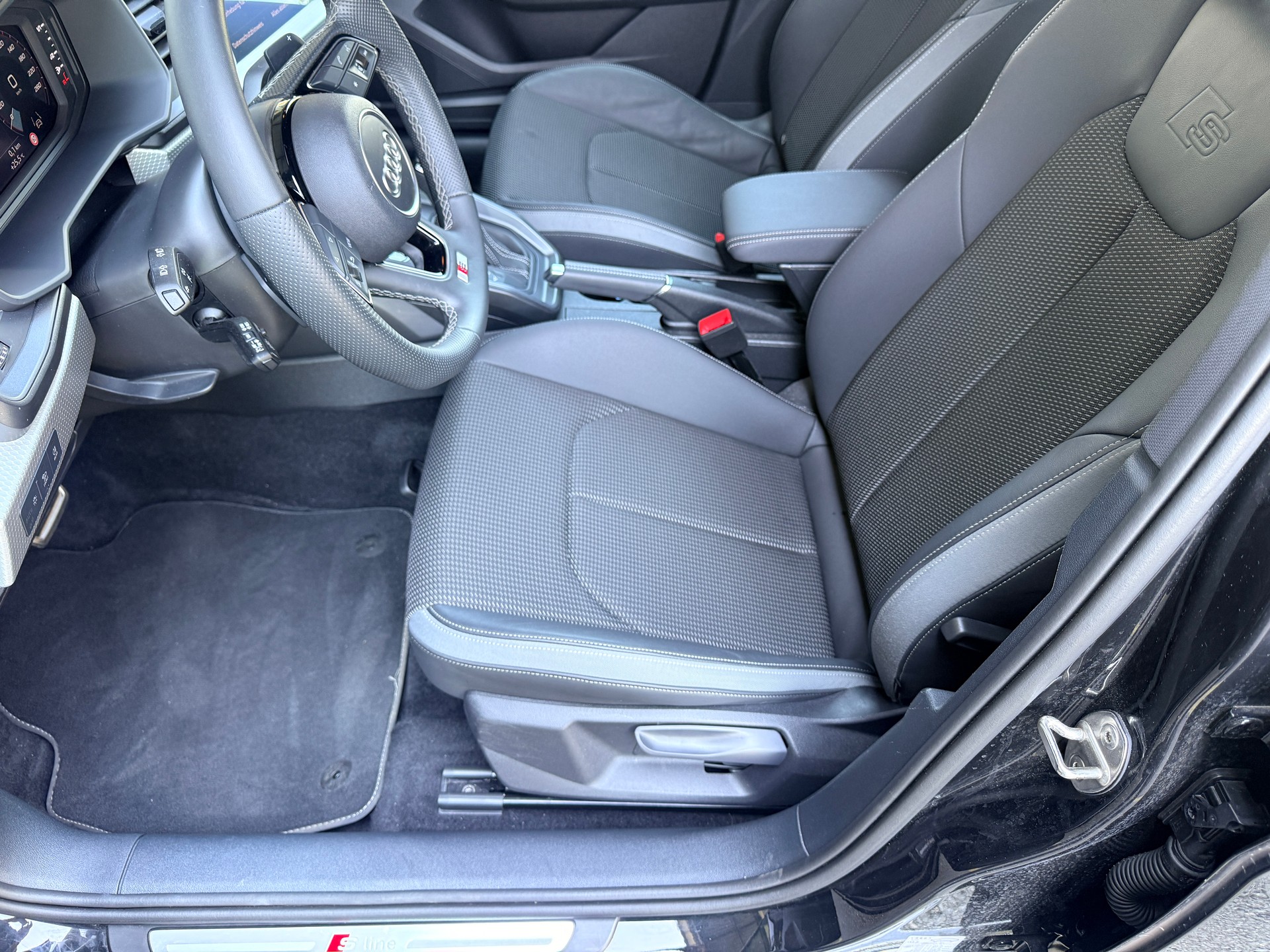 AUDI A1 Sportback 30 TFSI Attraction S-tronic S-Line 116 PS-image-7