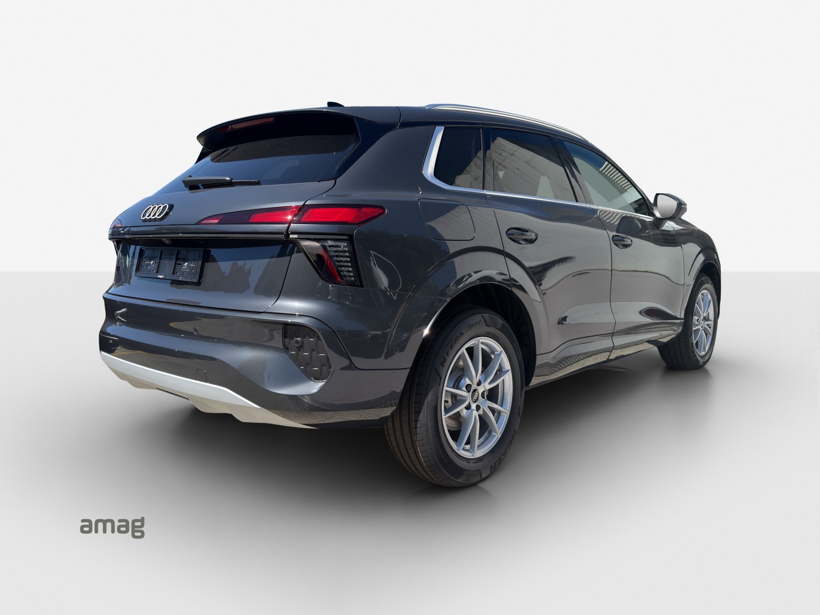 AUDI Q3 SUV 110 kW TFSI S tronic-image-4